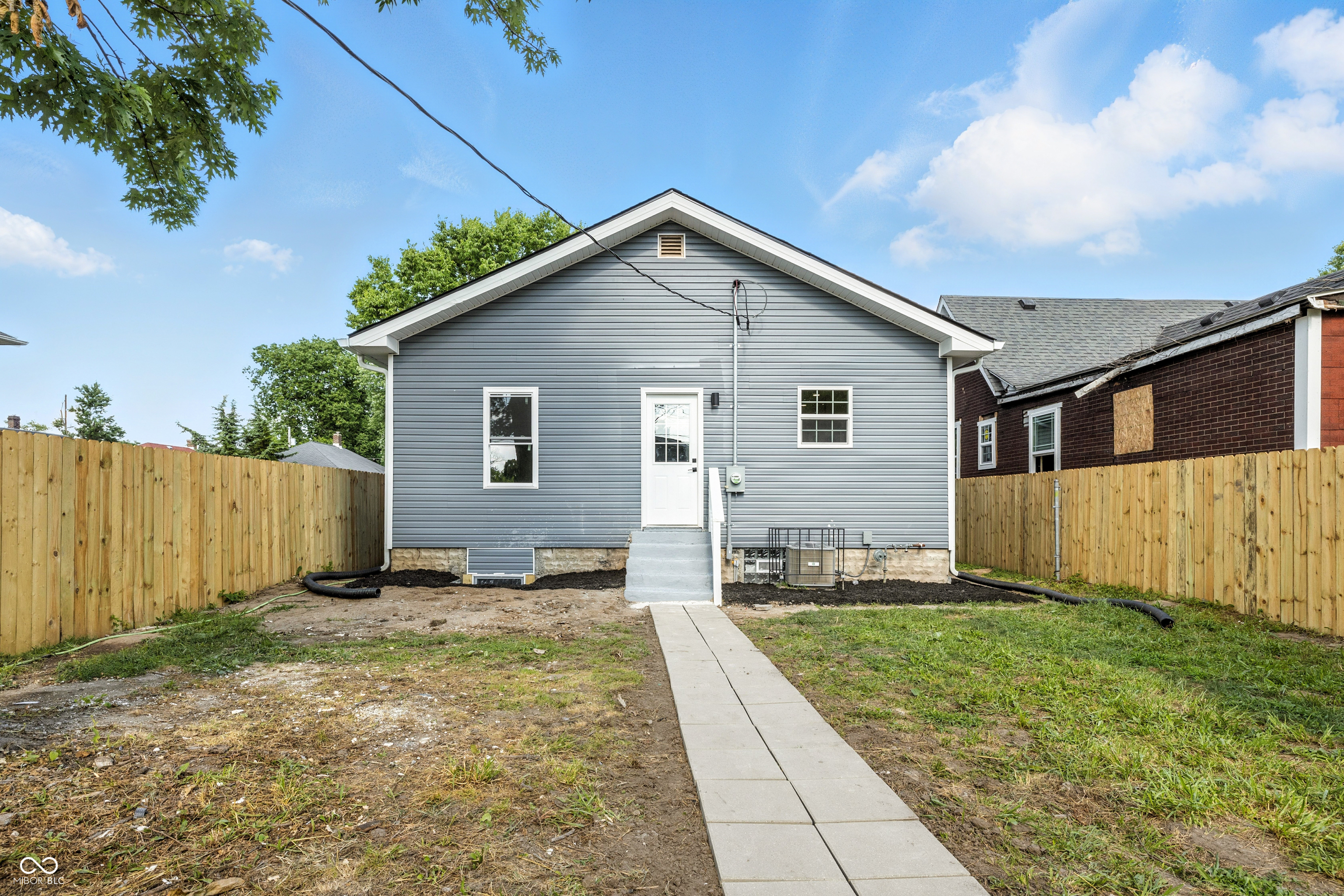 2012 N Dexter Street
