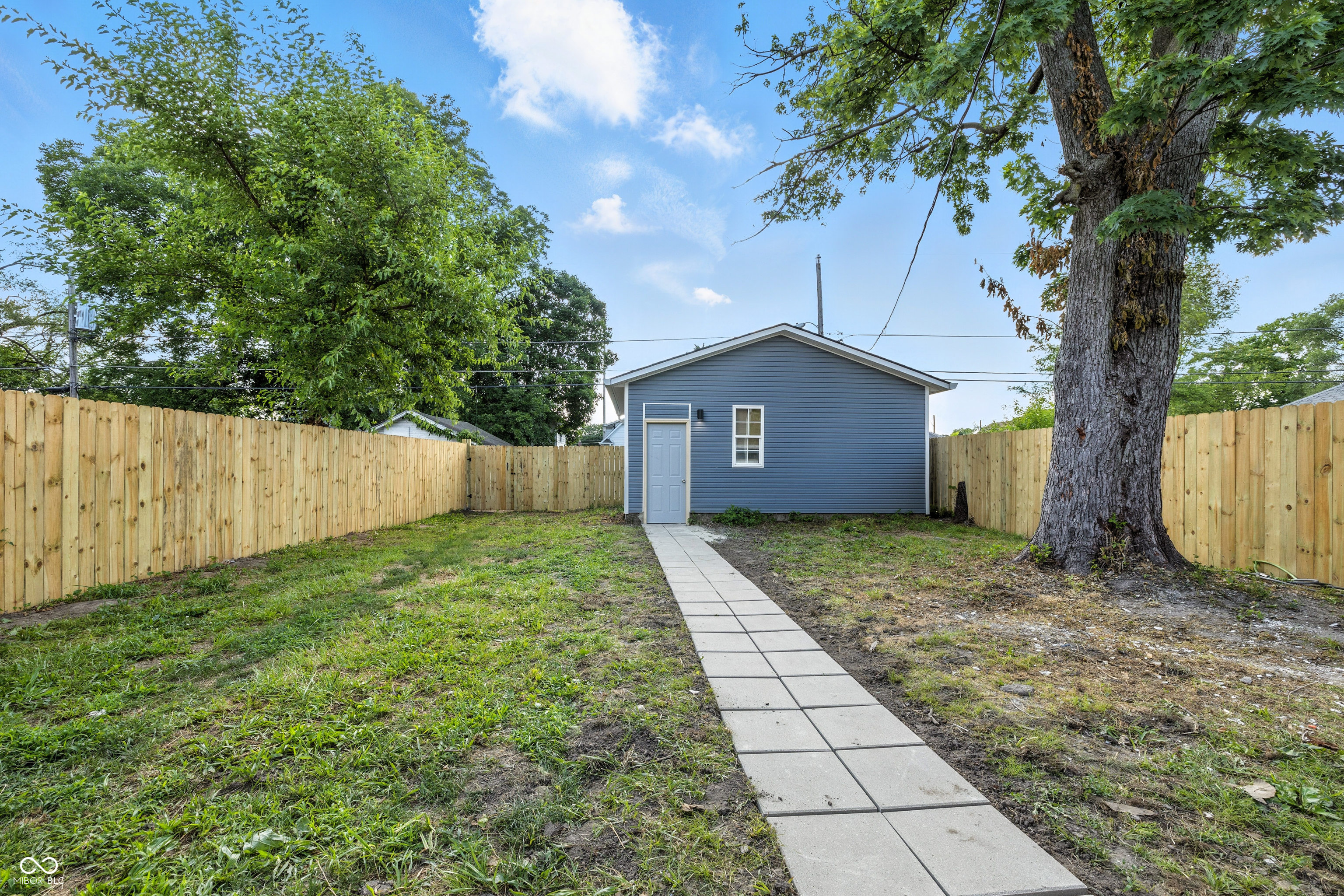 2012 N Dexter Street