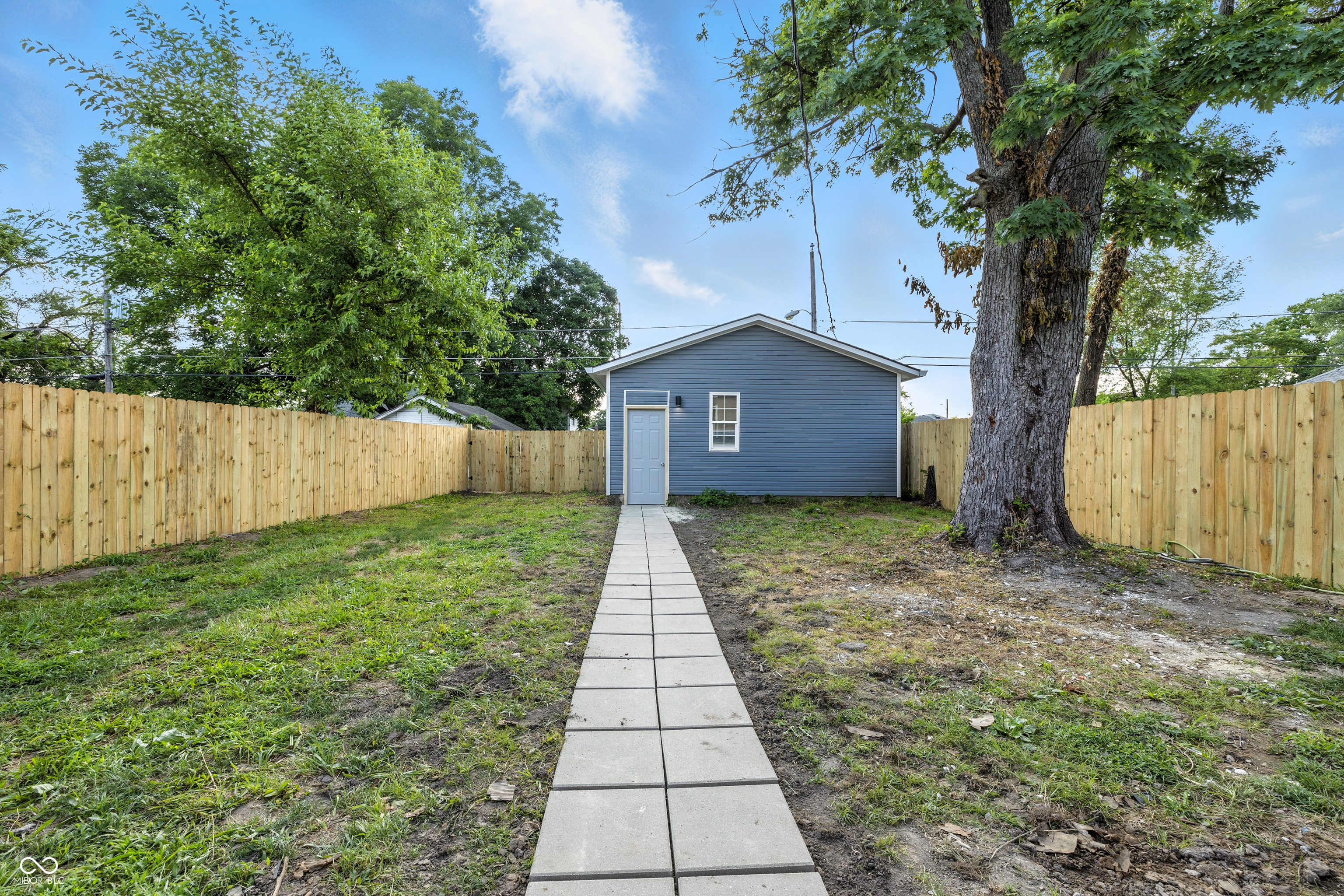 2012 N Dexter Street