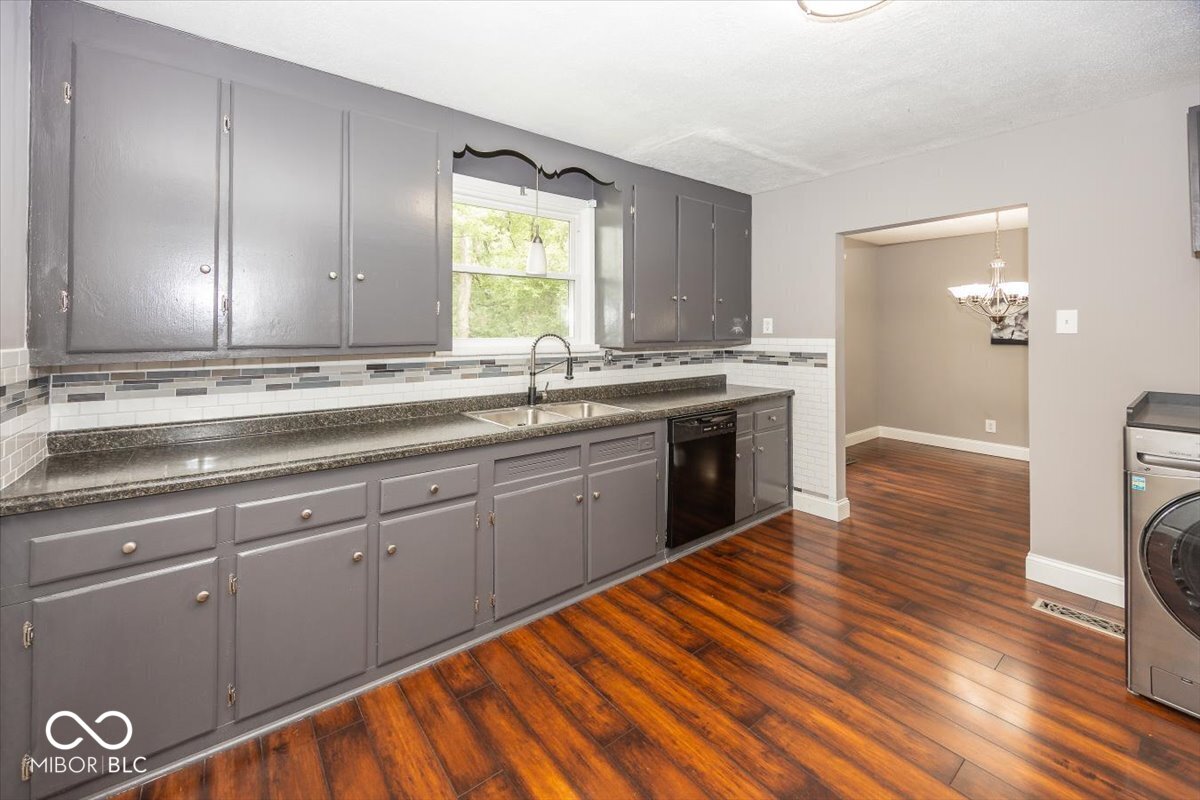 4044 N Drexel Avenue