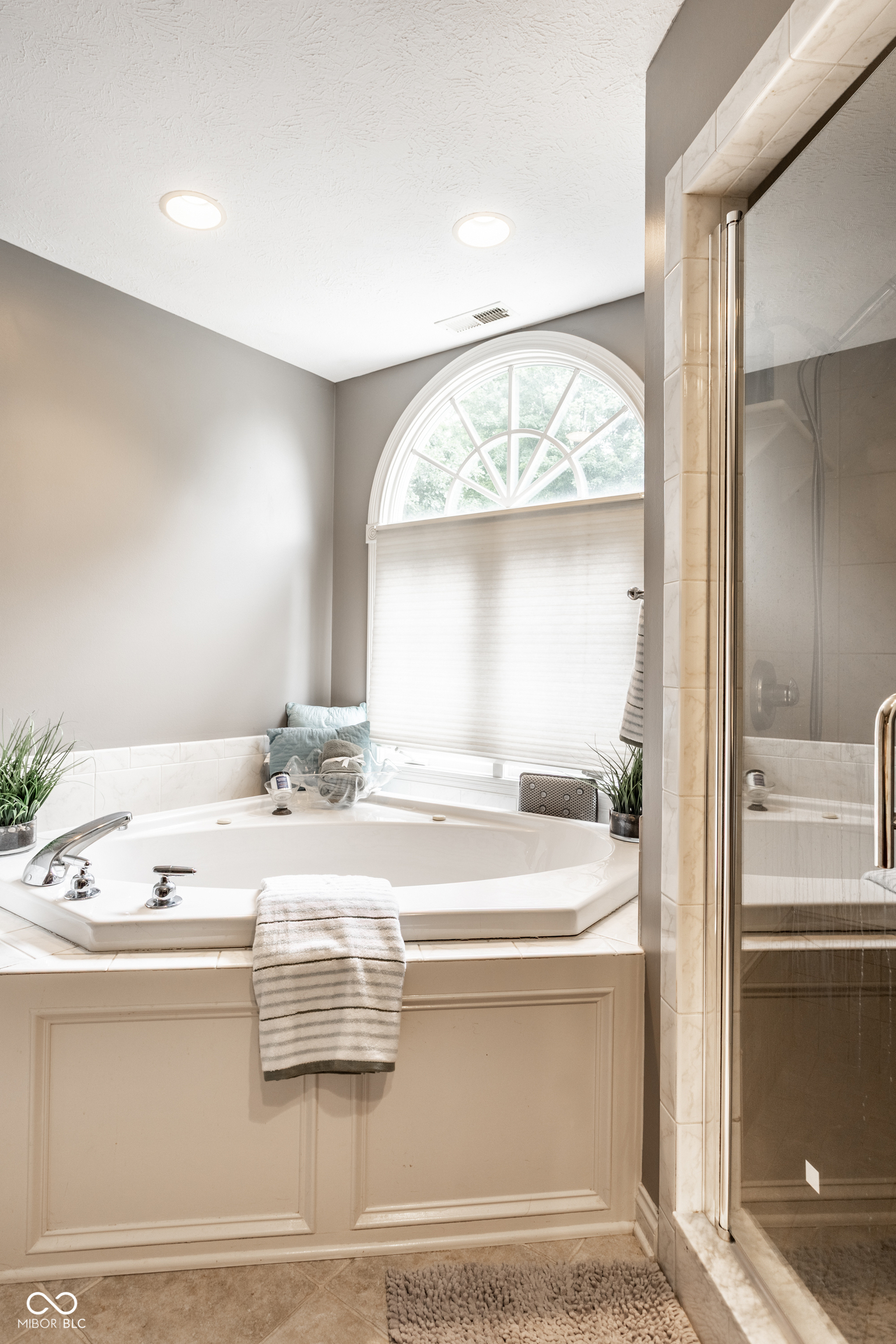 14304 Woodfield Drive S