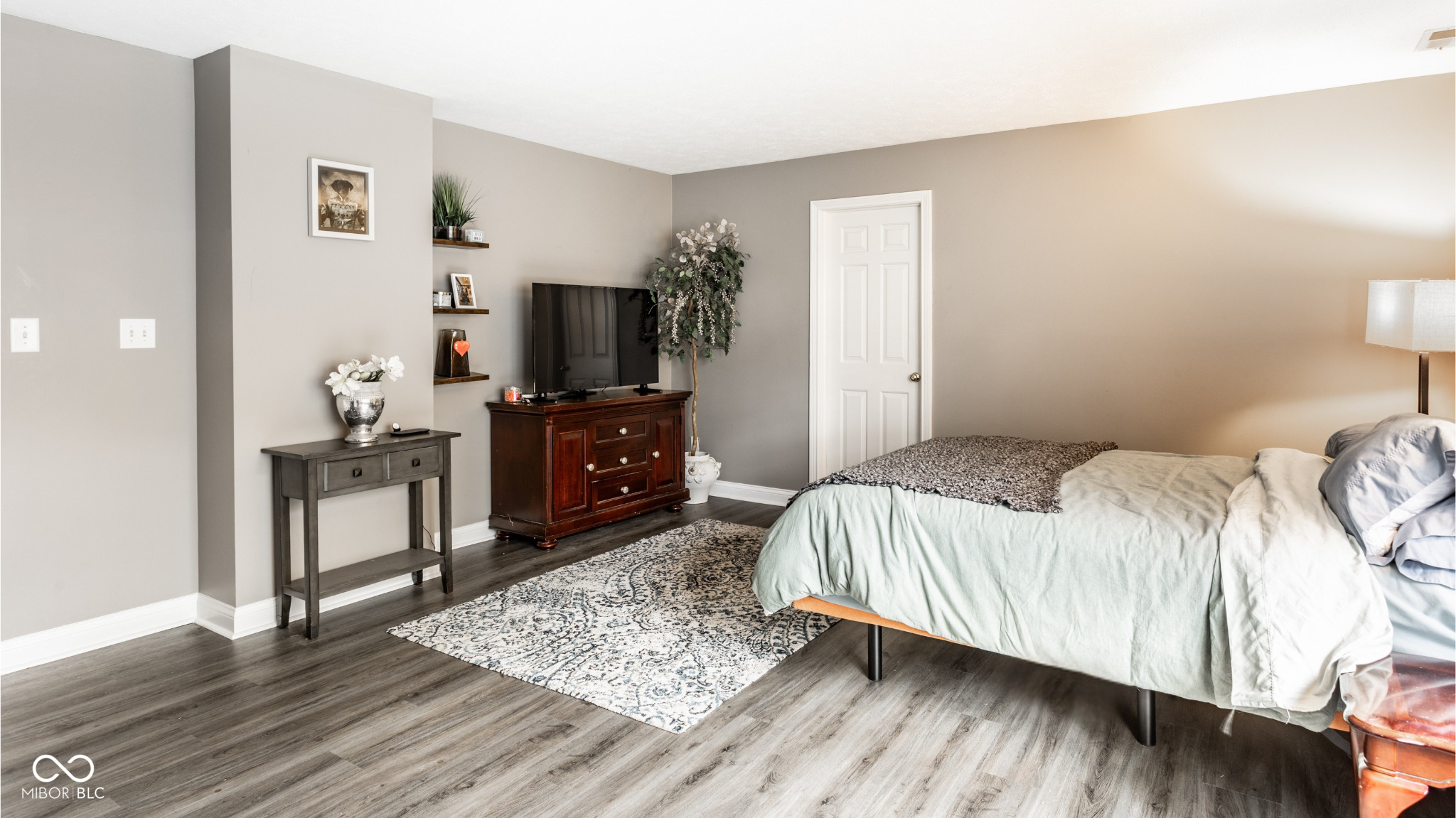 14304 Woodfield Drive S