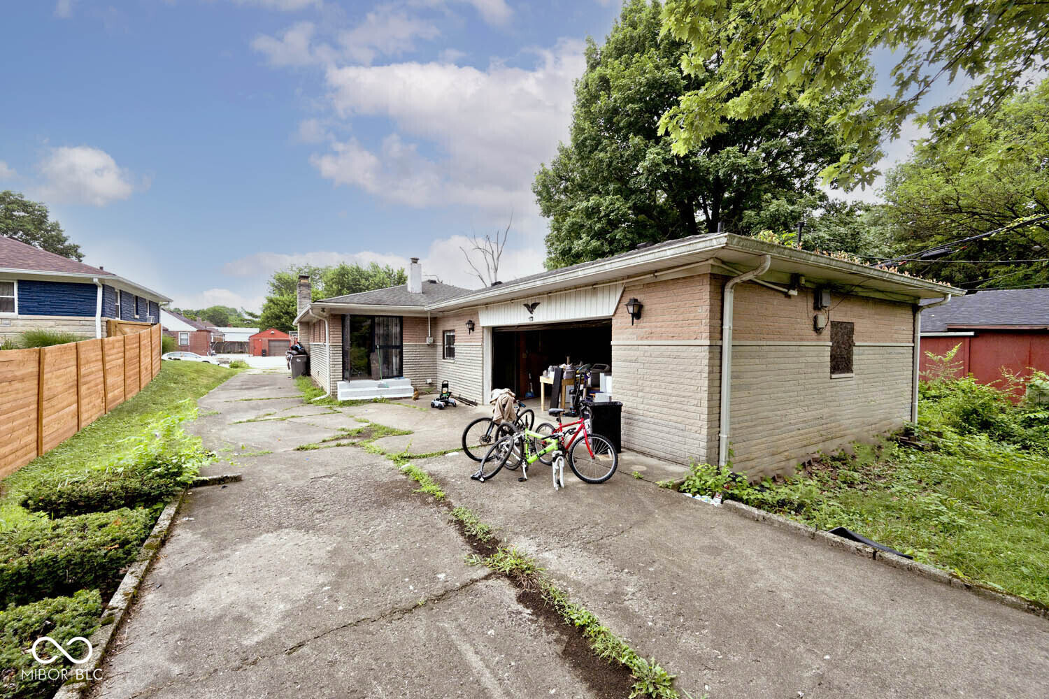 2957 N Warman Avenue