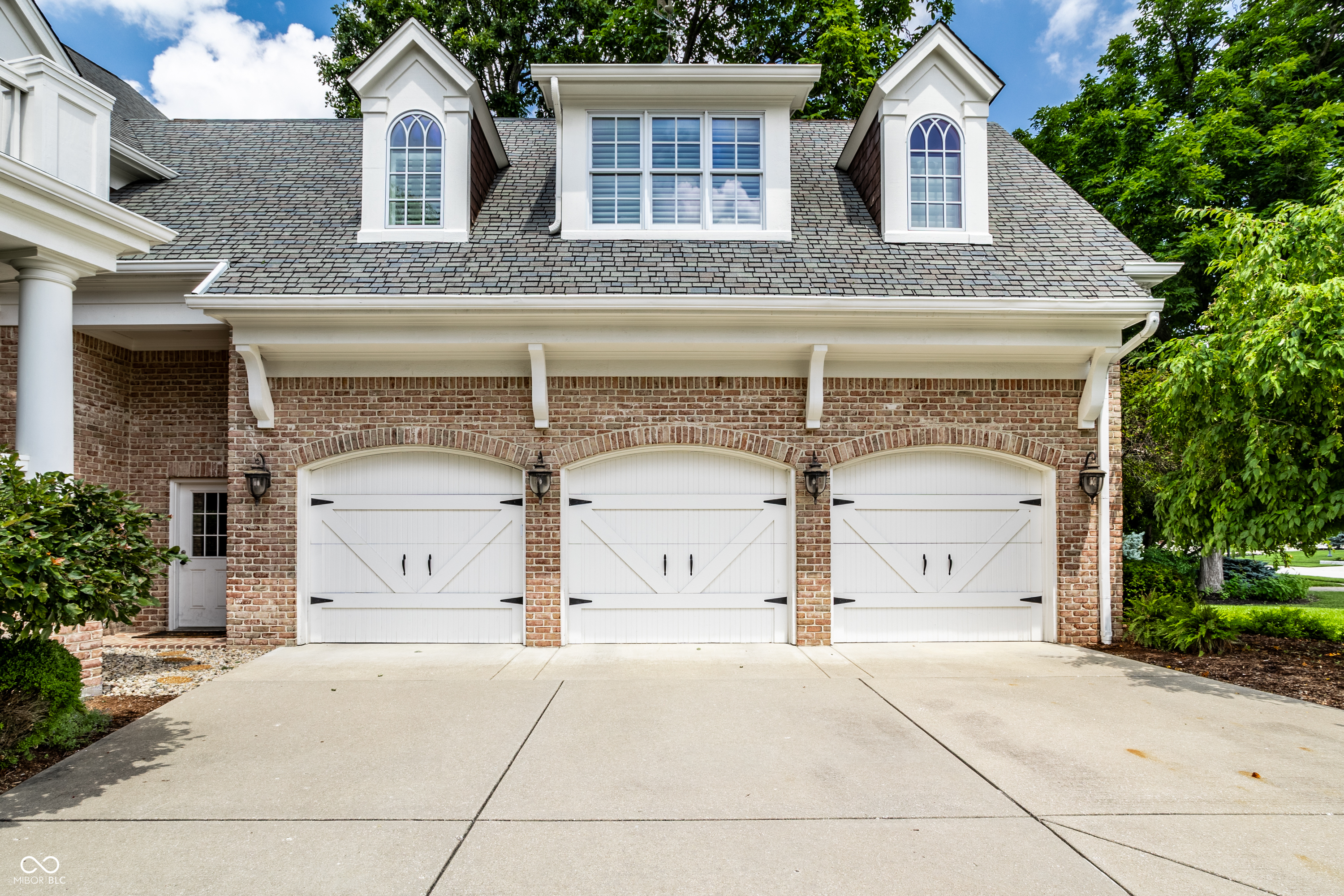 10410 Charter Oaks