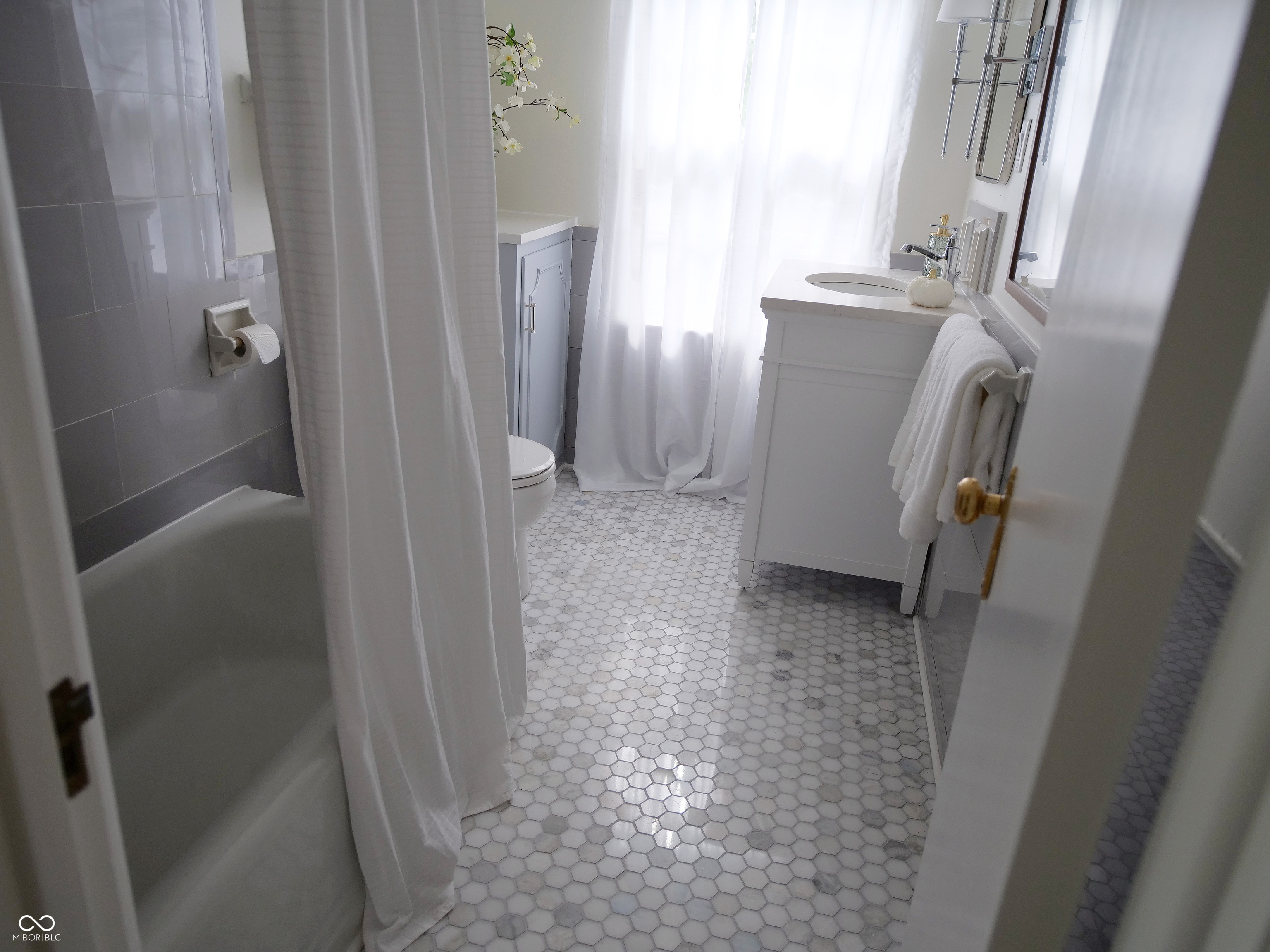 2032 Kessler Blvd E Drive