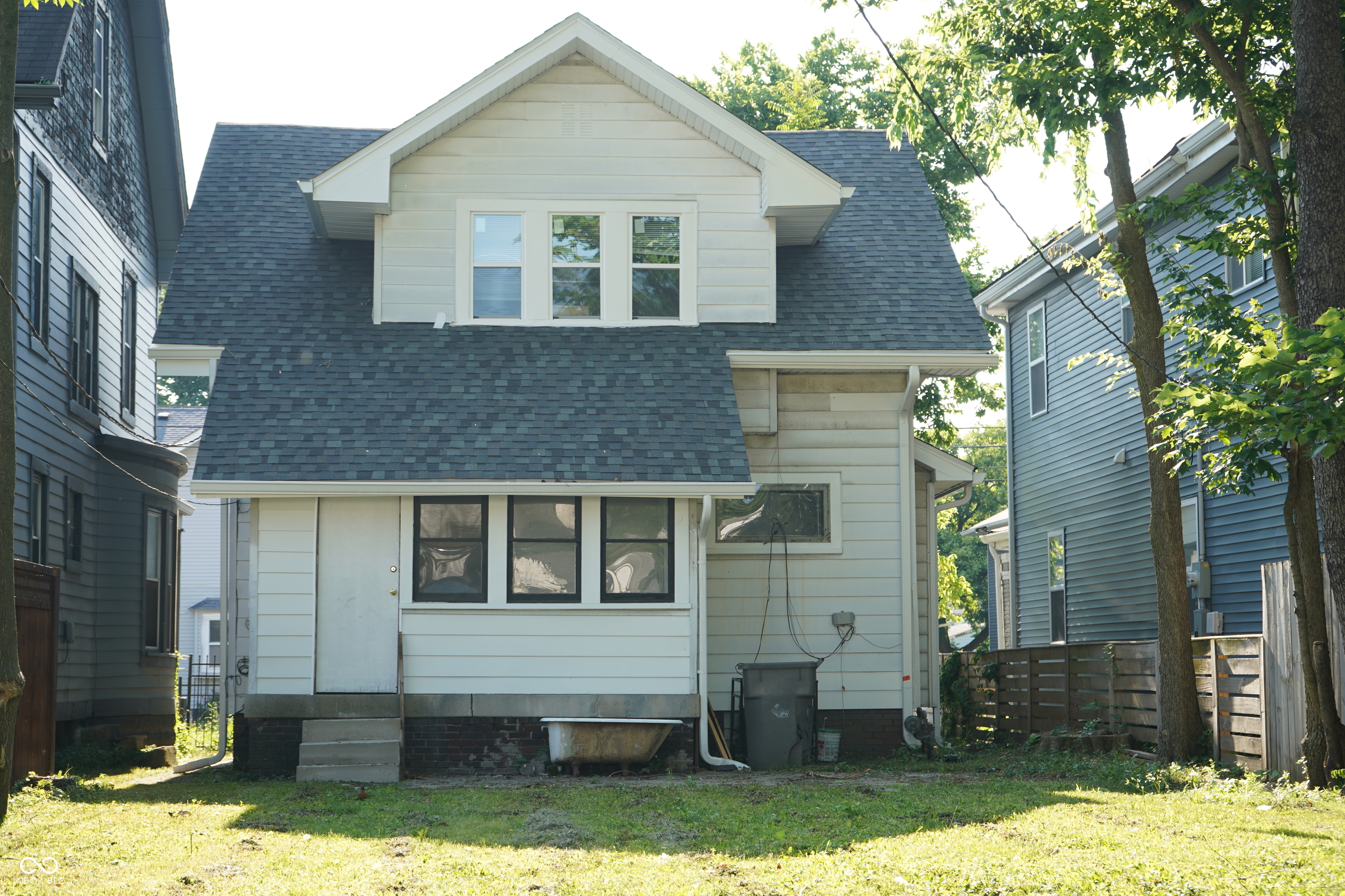 3554 N Illinois Street