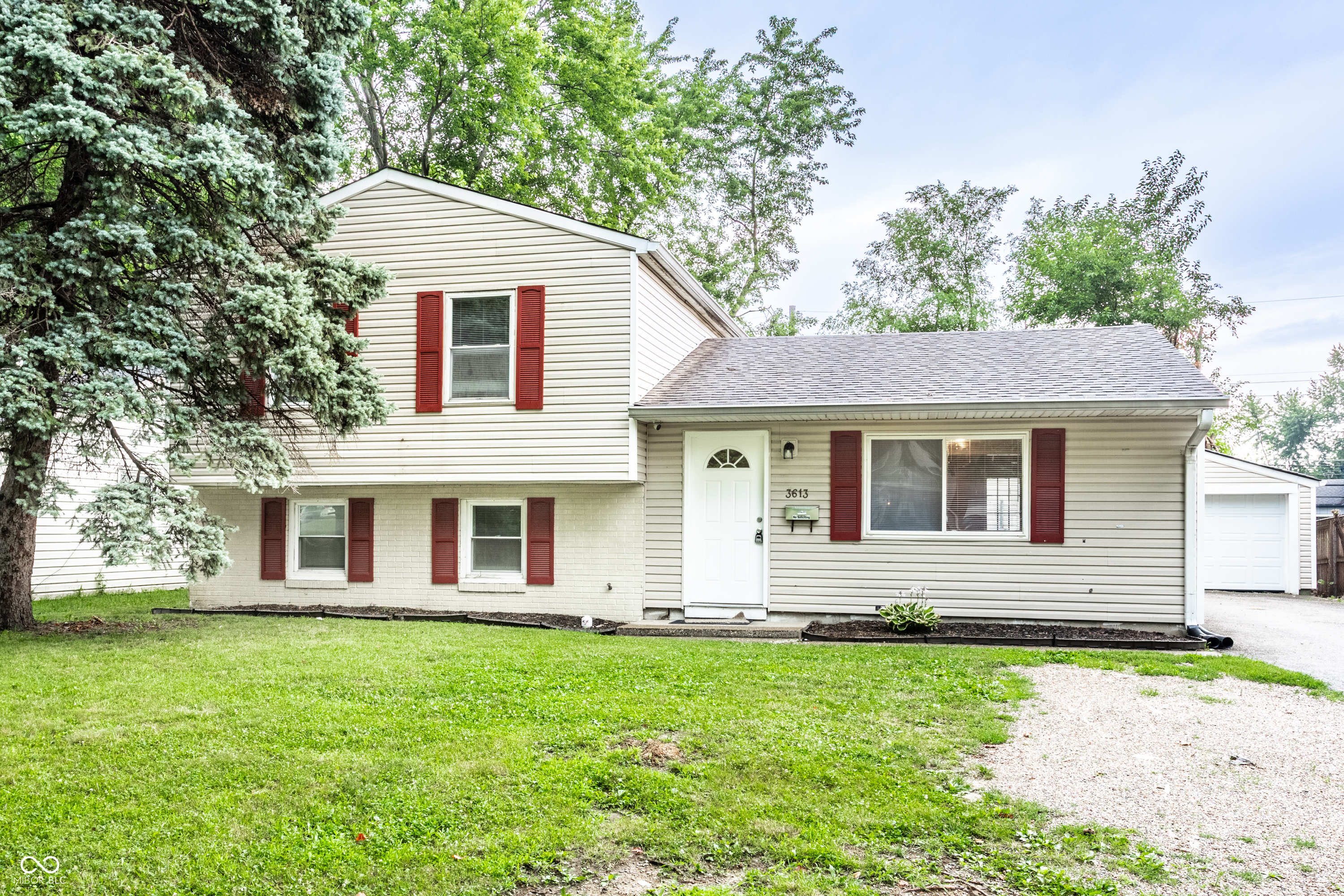 3613 Moller Road