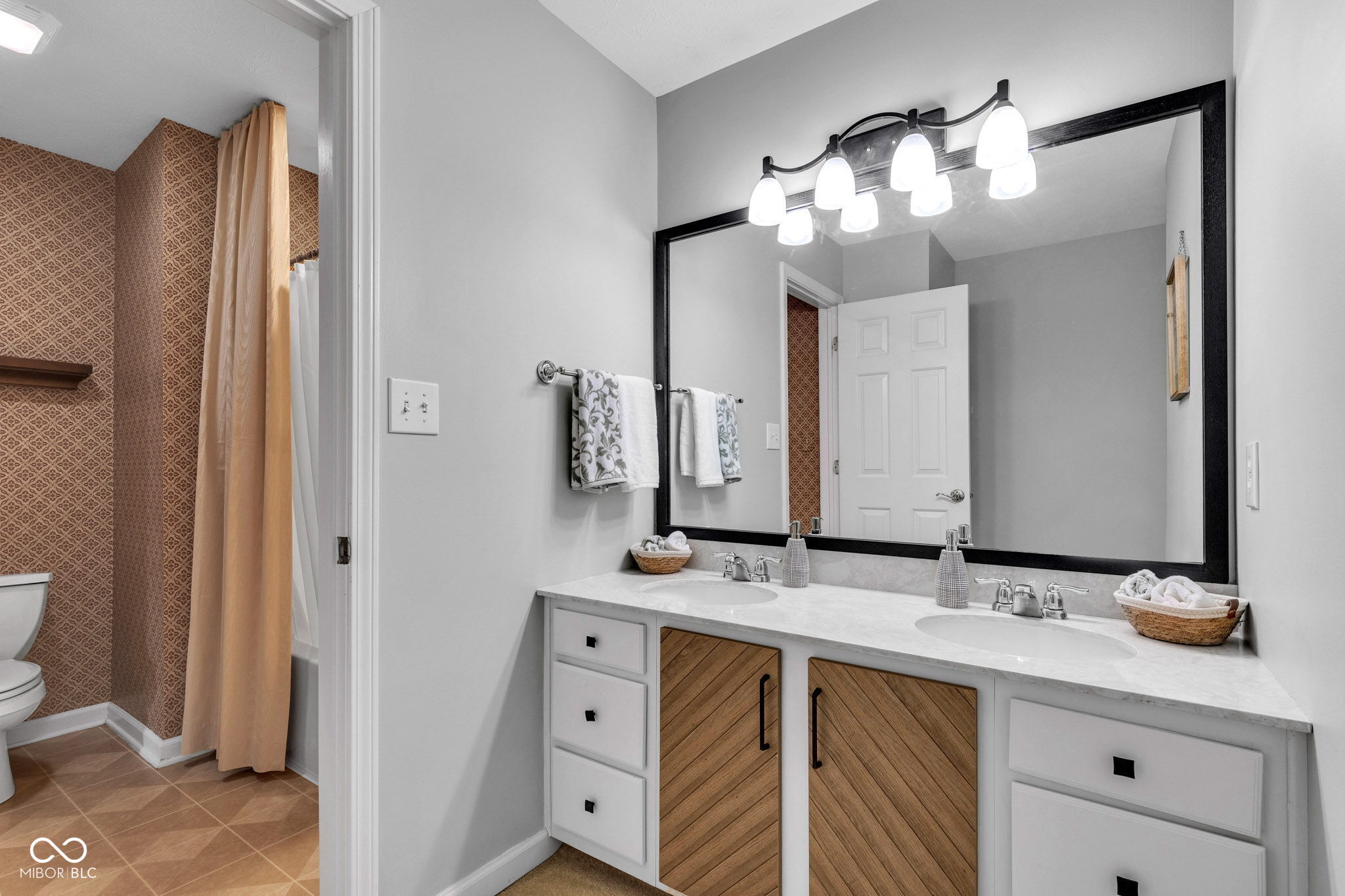 5809 Spruce Knoll Court