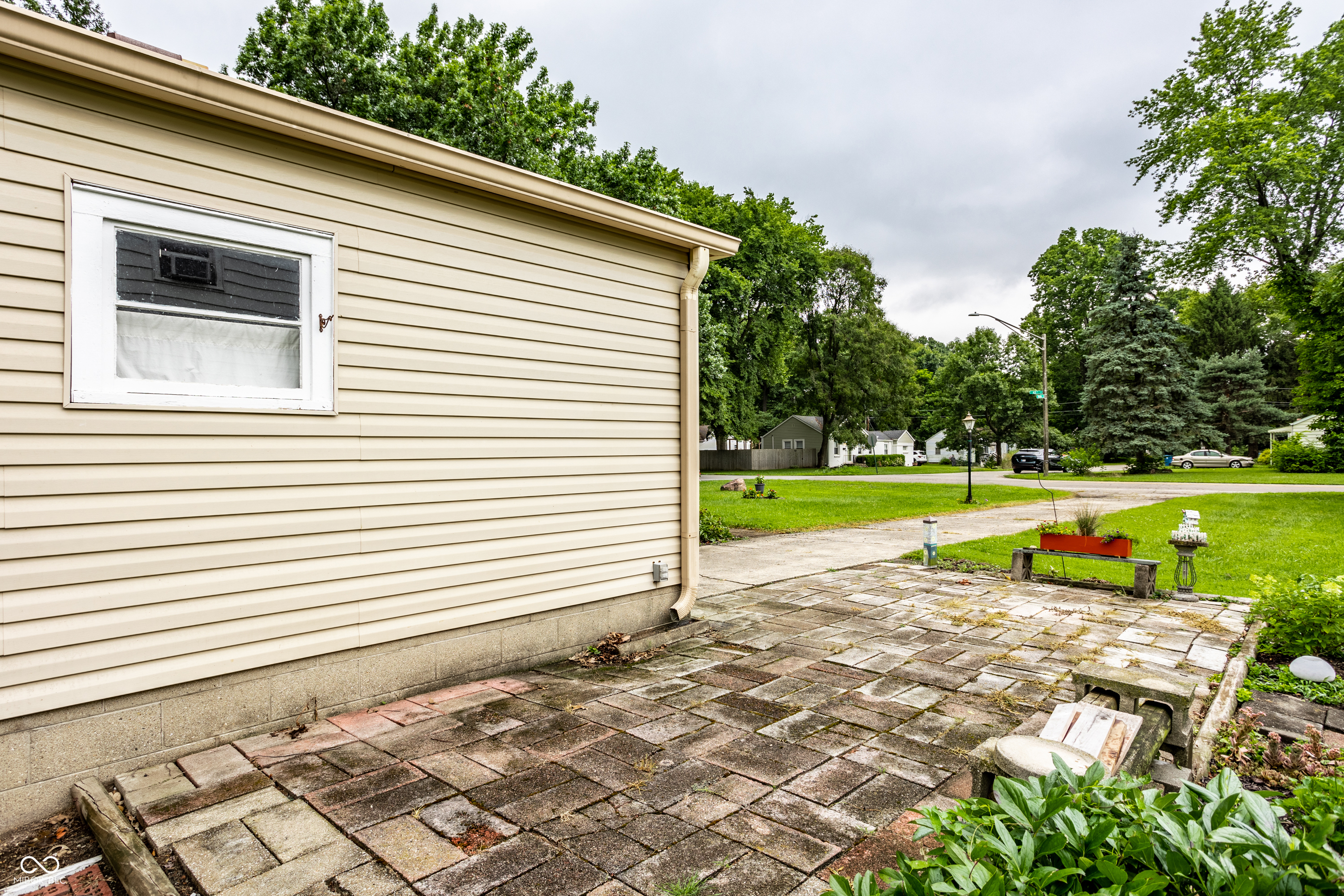 2201 E 65th Street