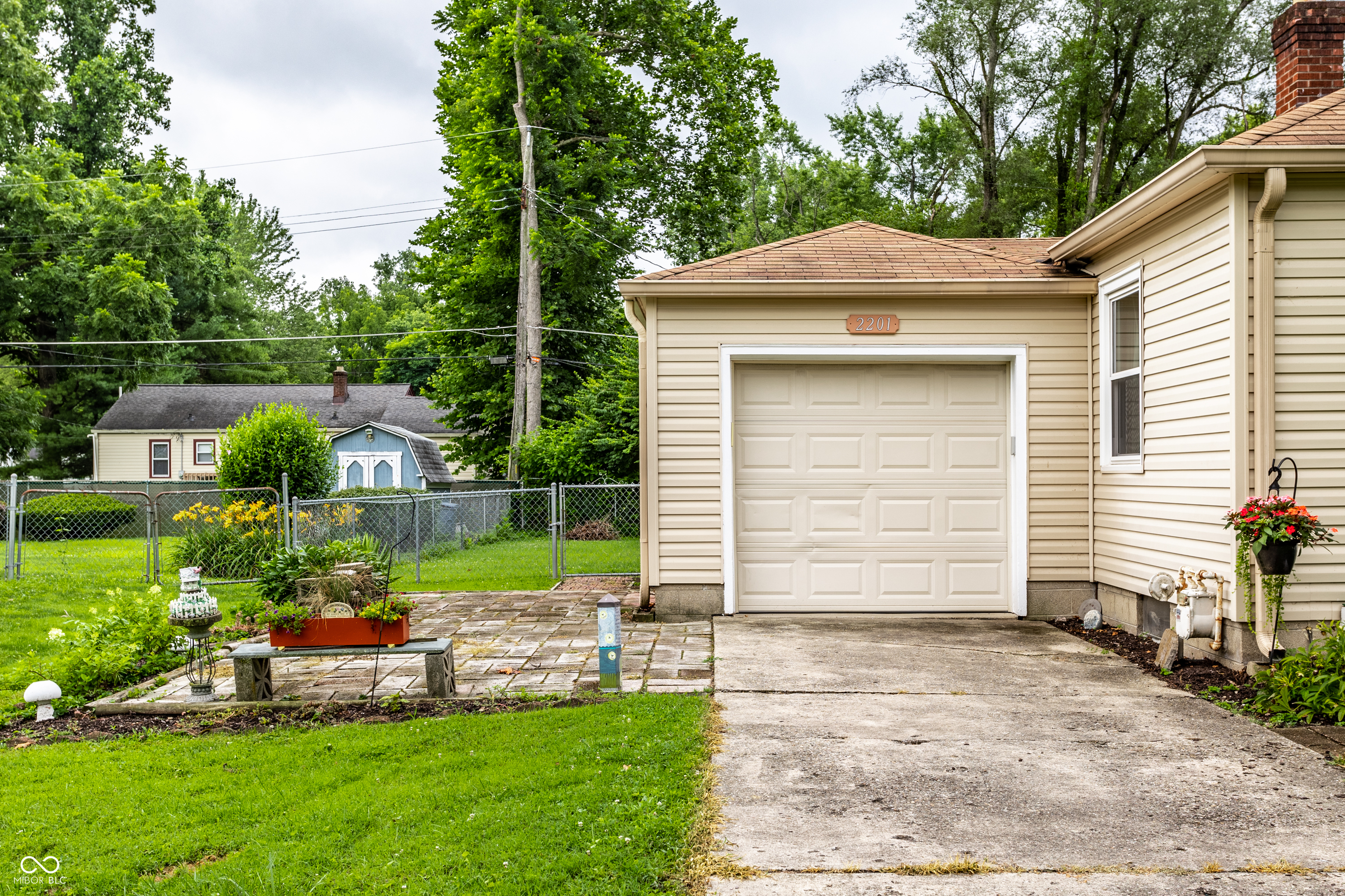 2201 E 65th Street
