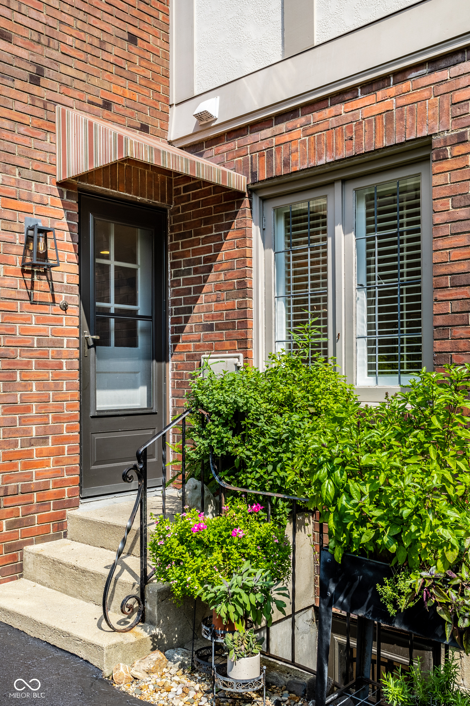 5433 N Delaware Street