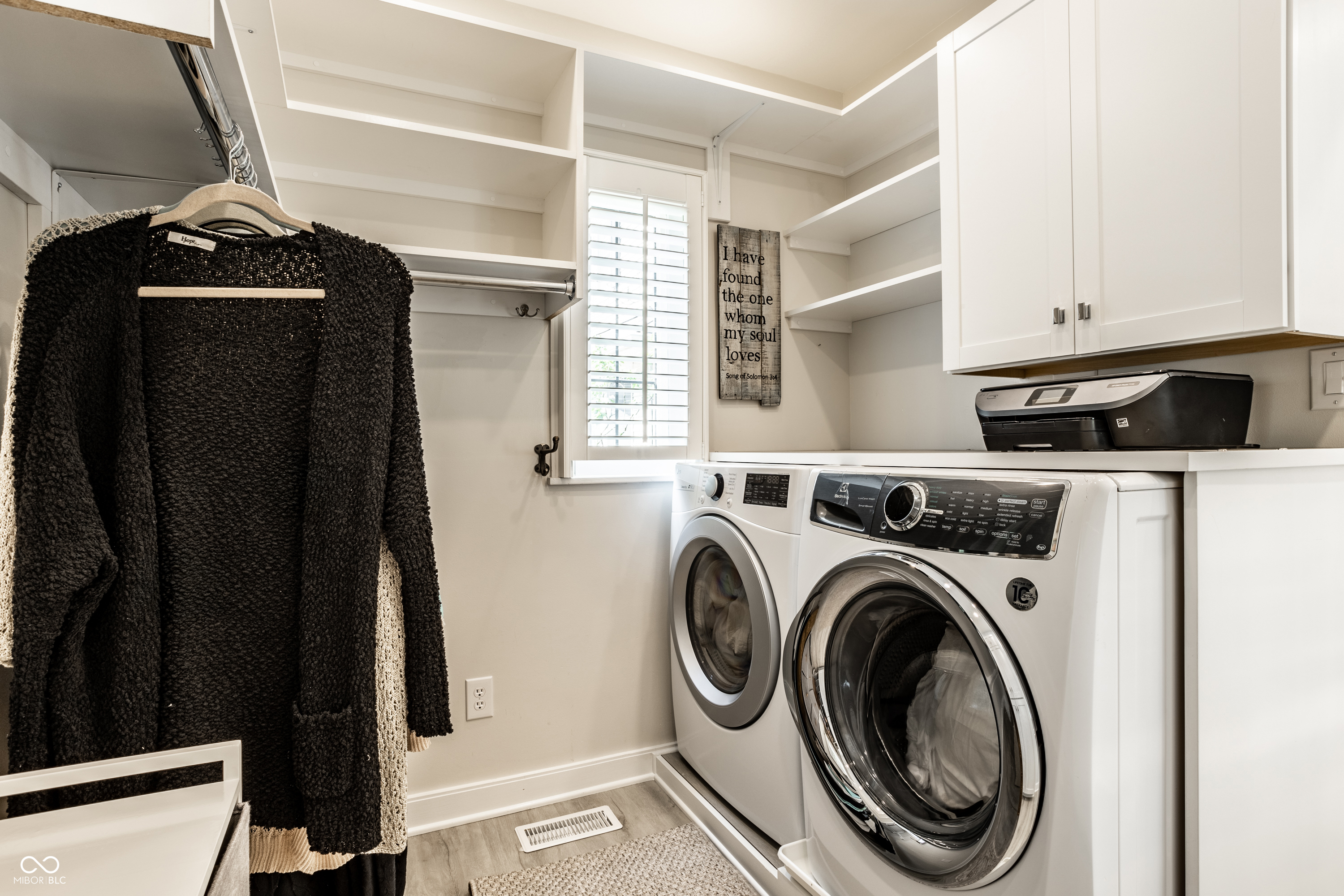 5433 N Delaware Street