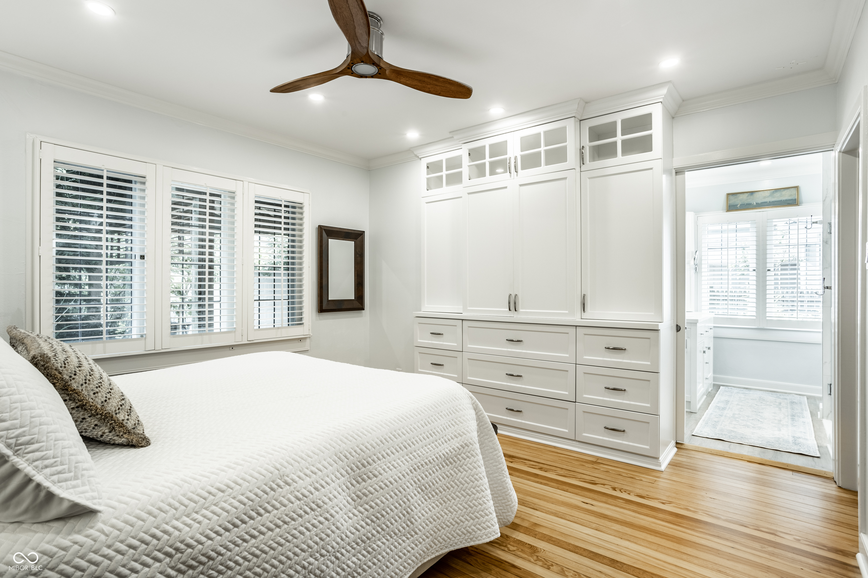 5433 N Delaware Street