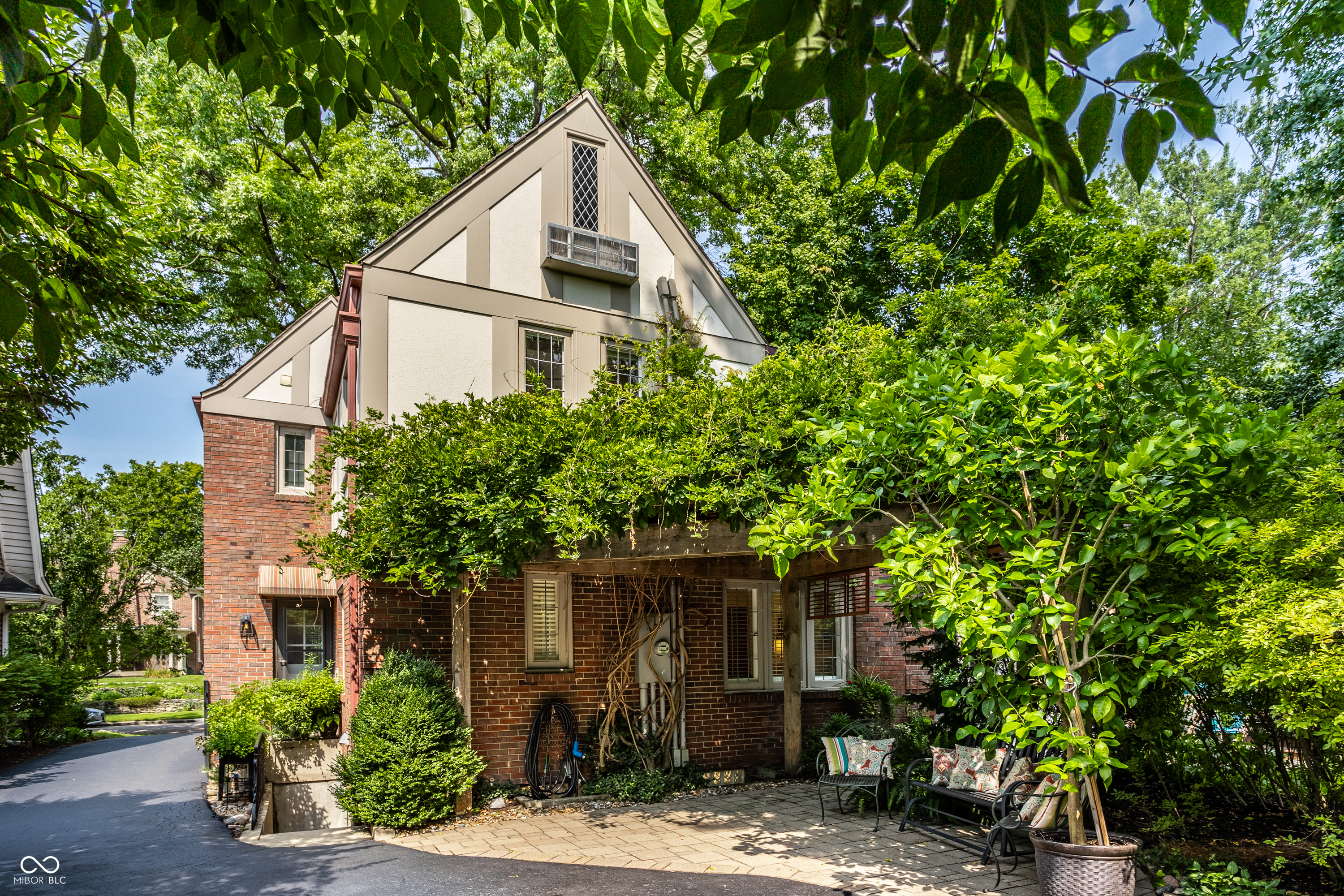 5433 N Delaware Street