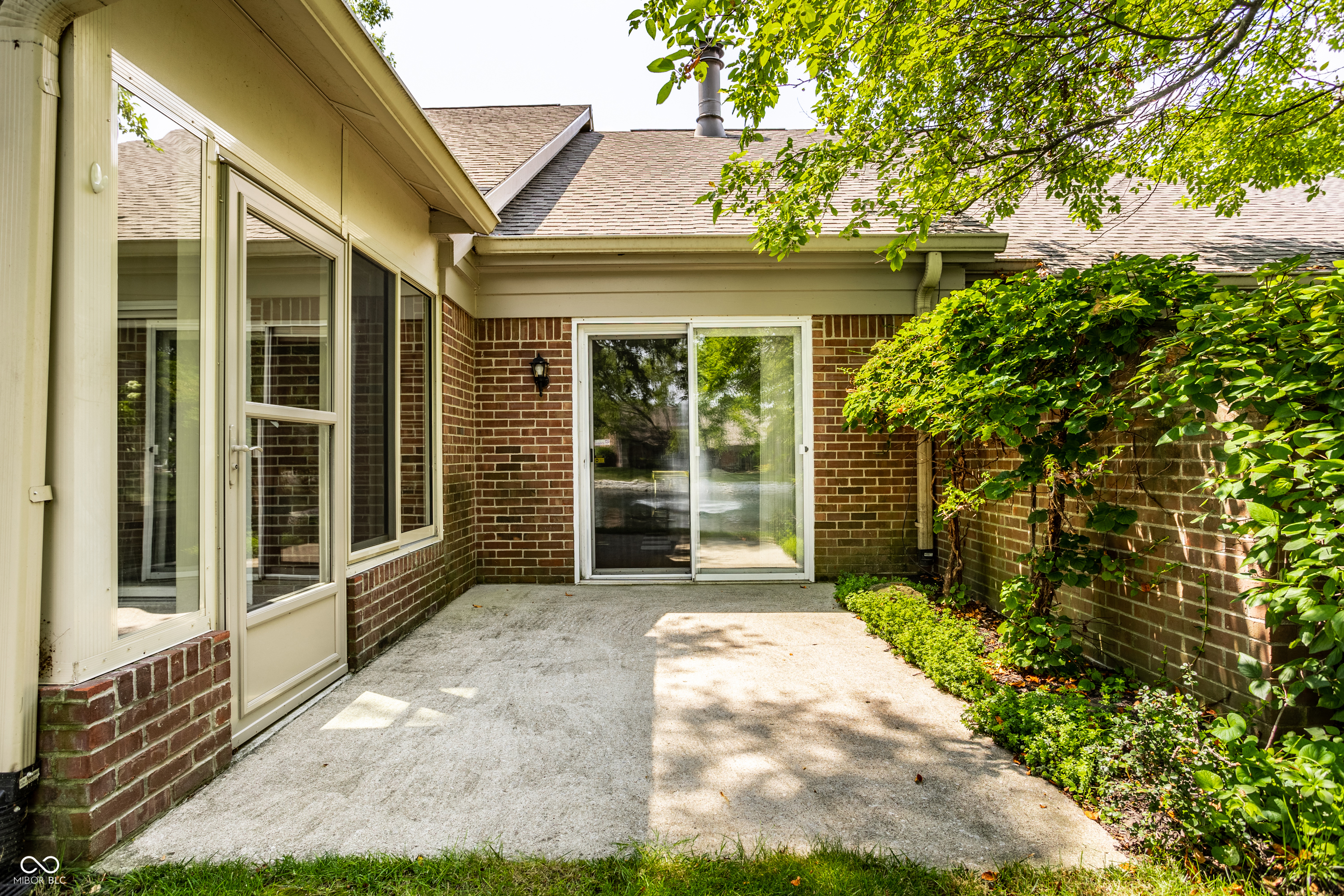 8535 Olde Mill Circle W Drive
