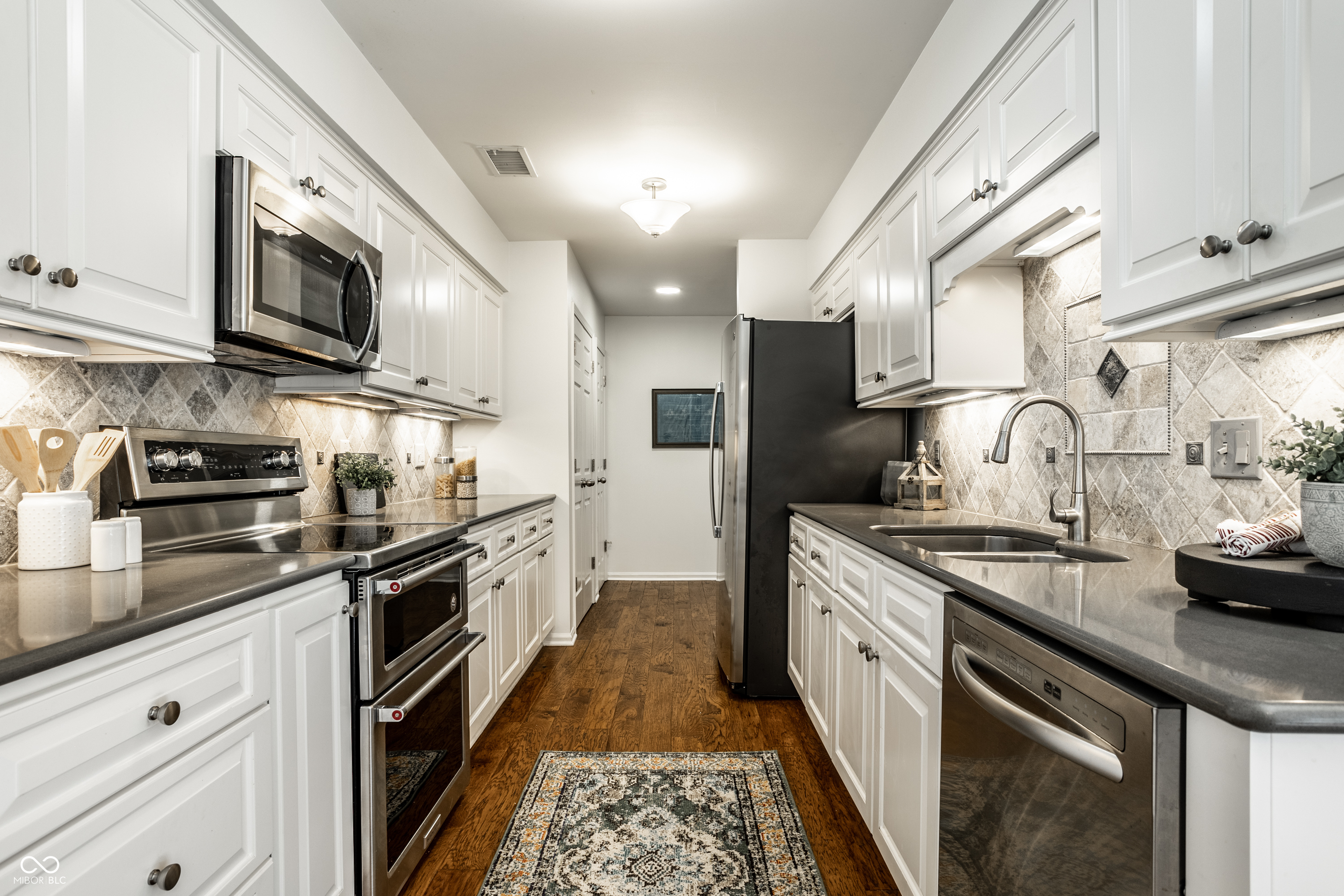 8535 Olde Mill Circle W Drive