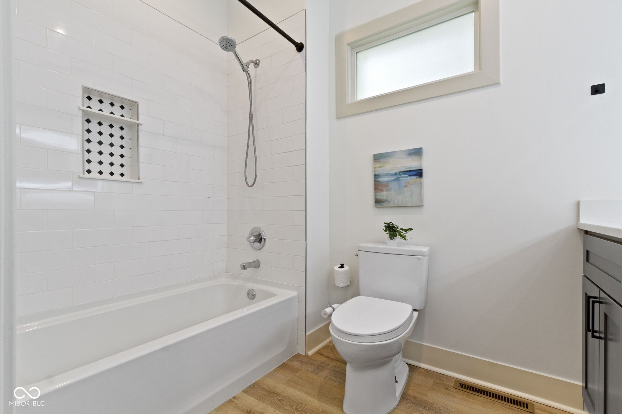 6107 Broadway Street