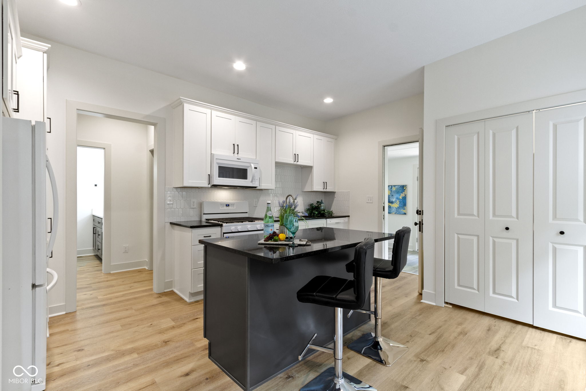 6107 Broadway Street