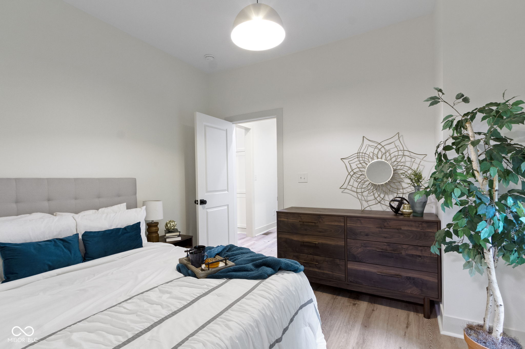 6107 Broadway Street