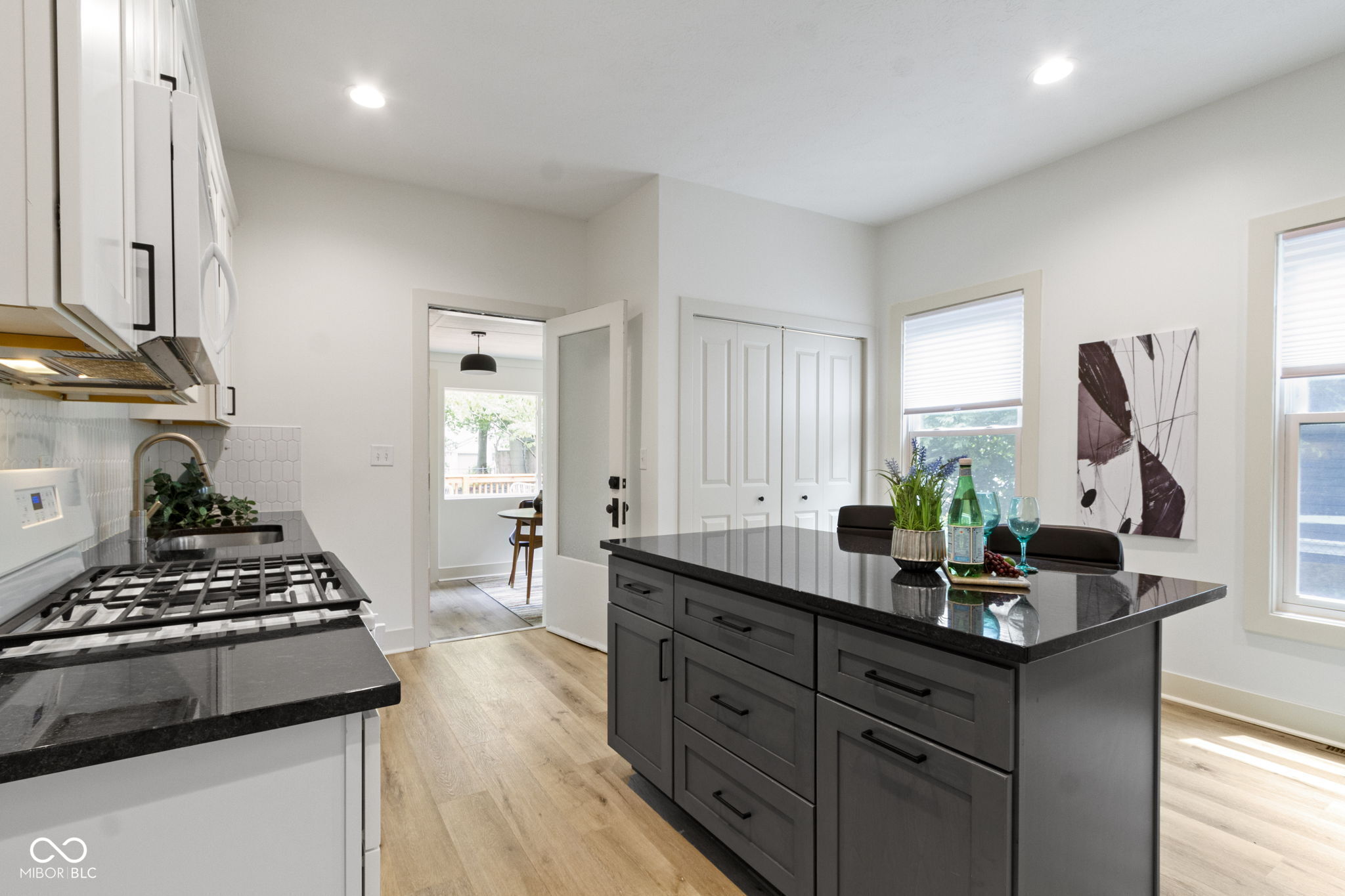 6107 Broadway Street