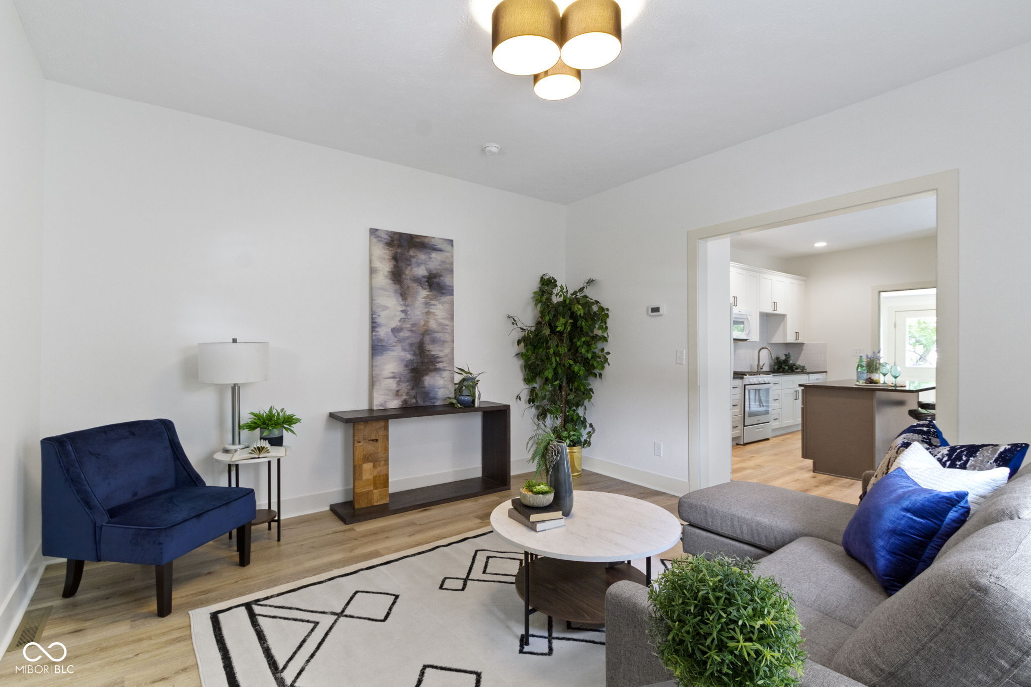 6107 Broadway Street