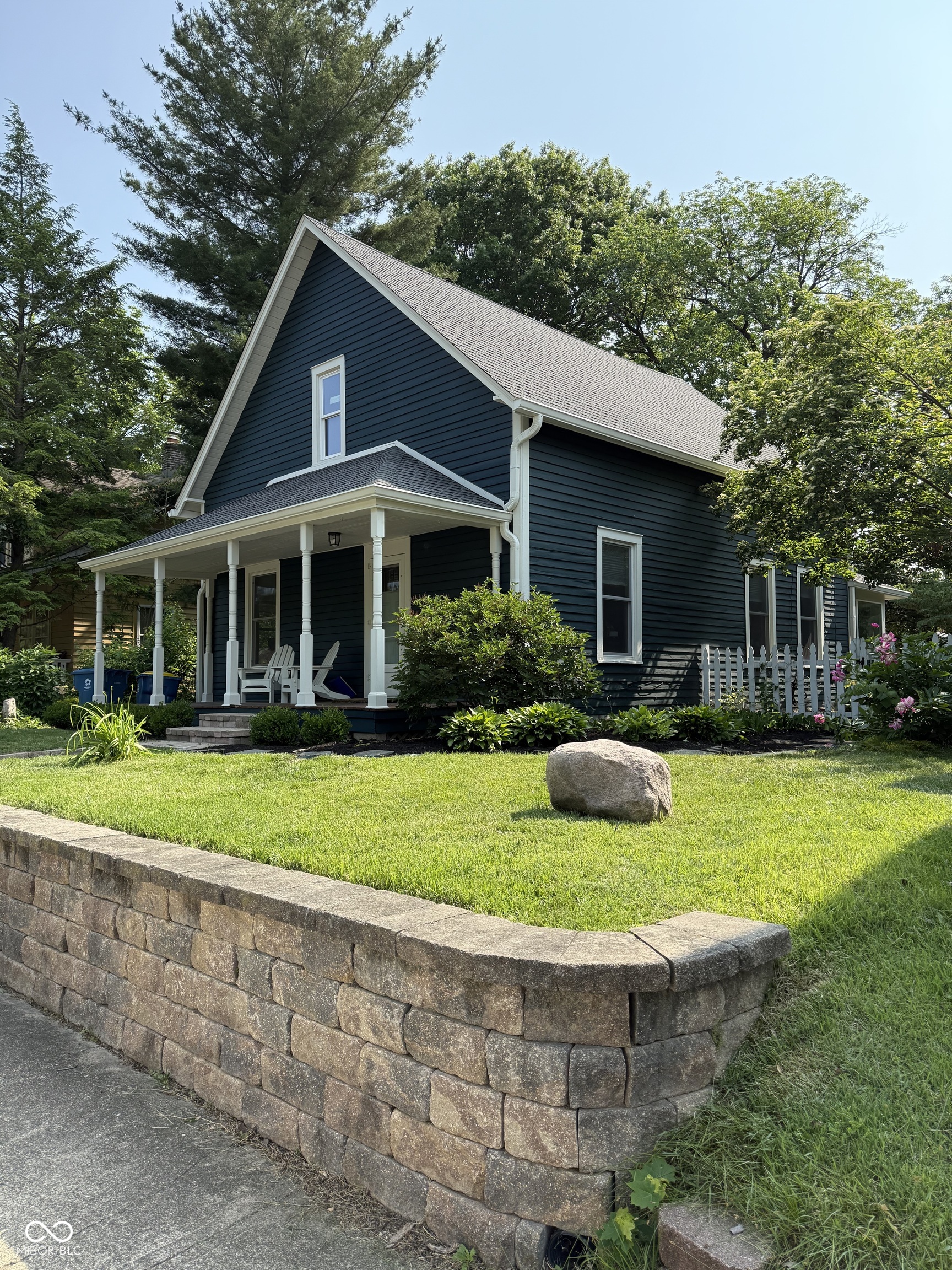 6107 Broadway Street