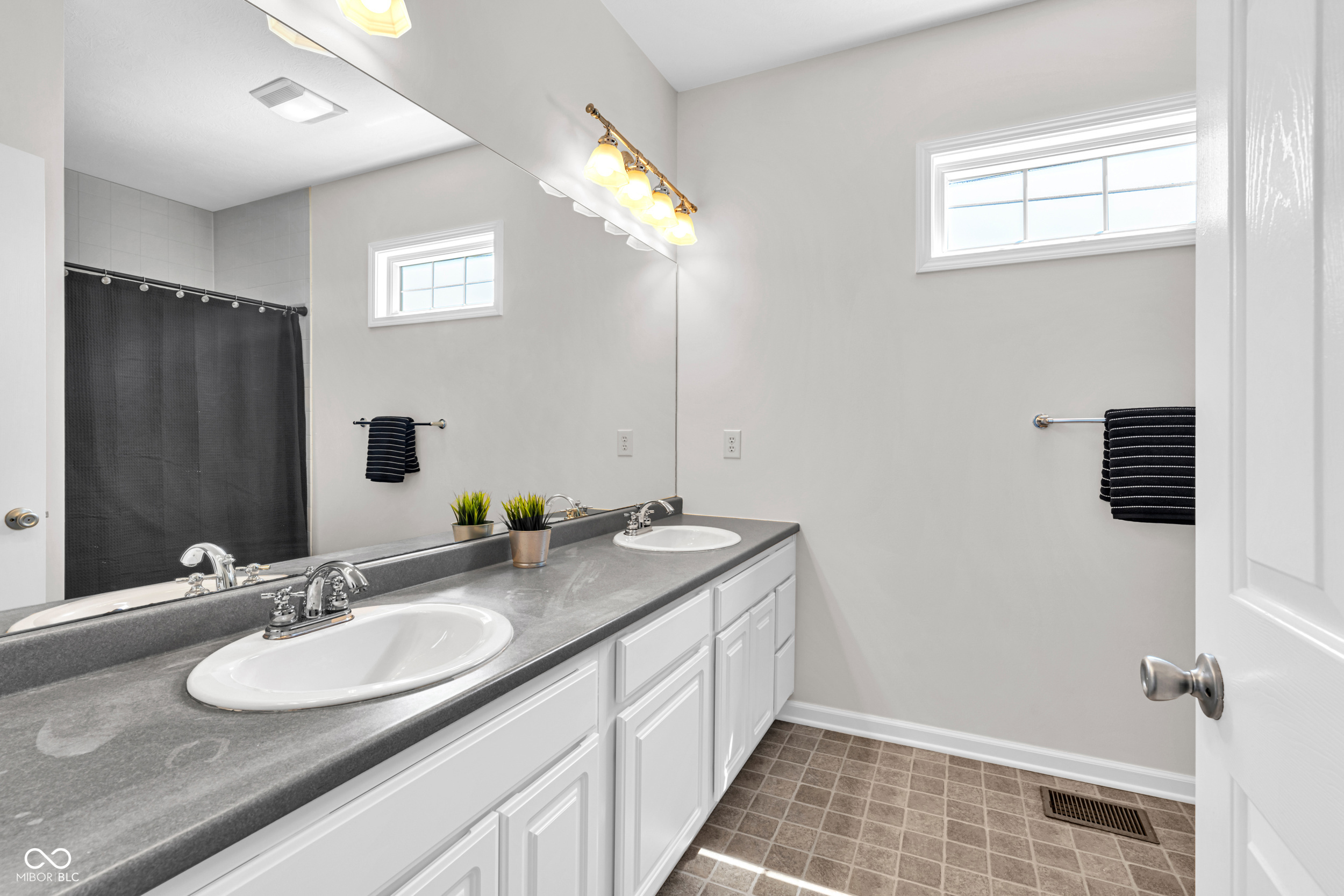 1639 N College Avenue Unit: 2