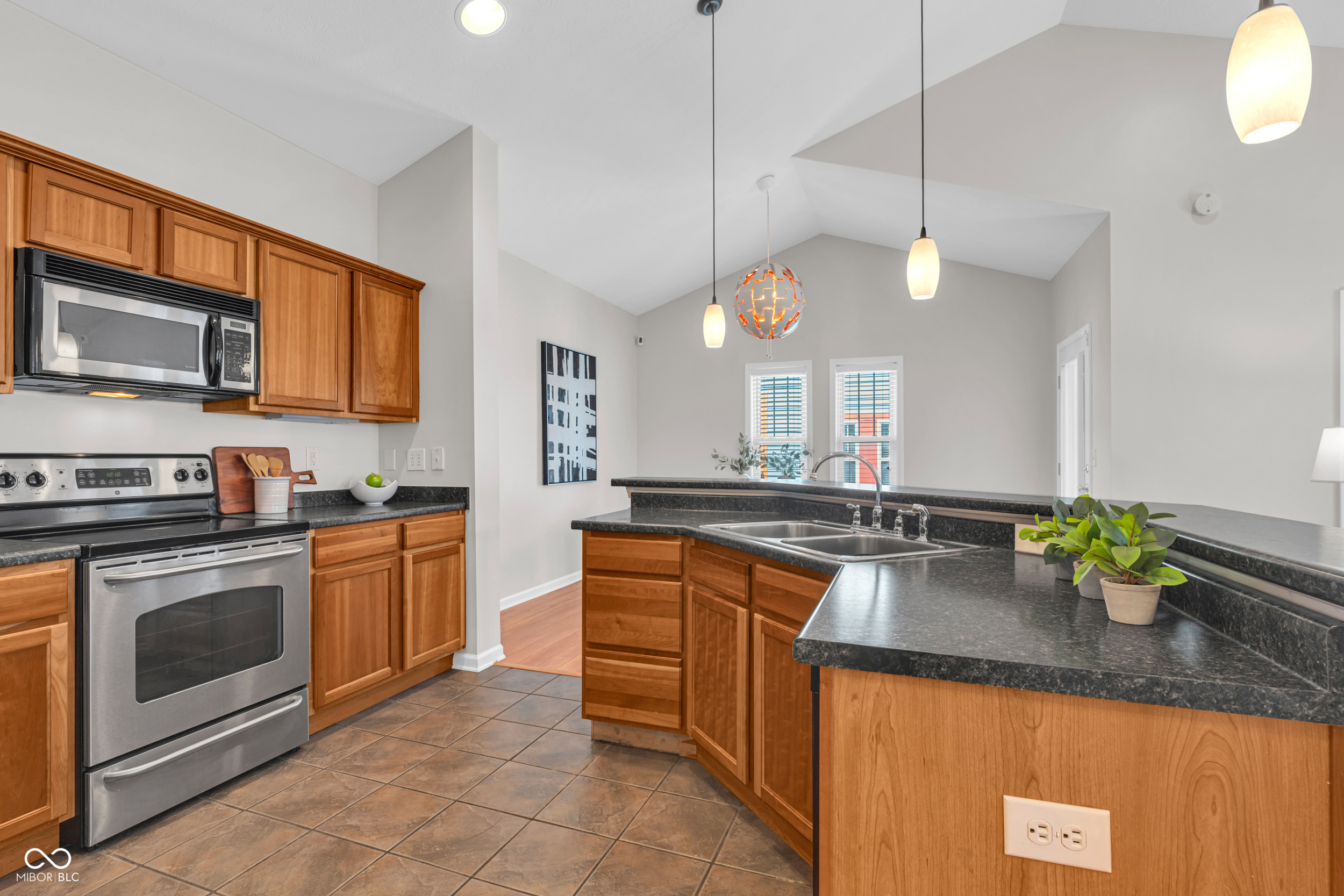 1639 N College Avenue Unit: 2