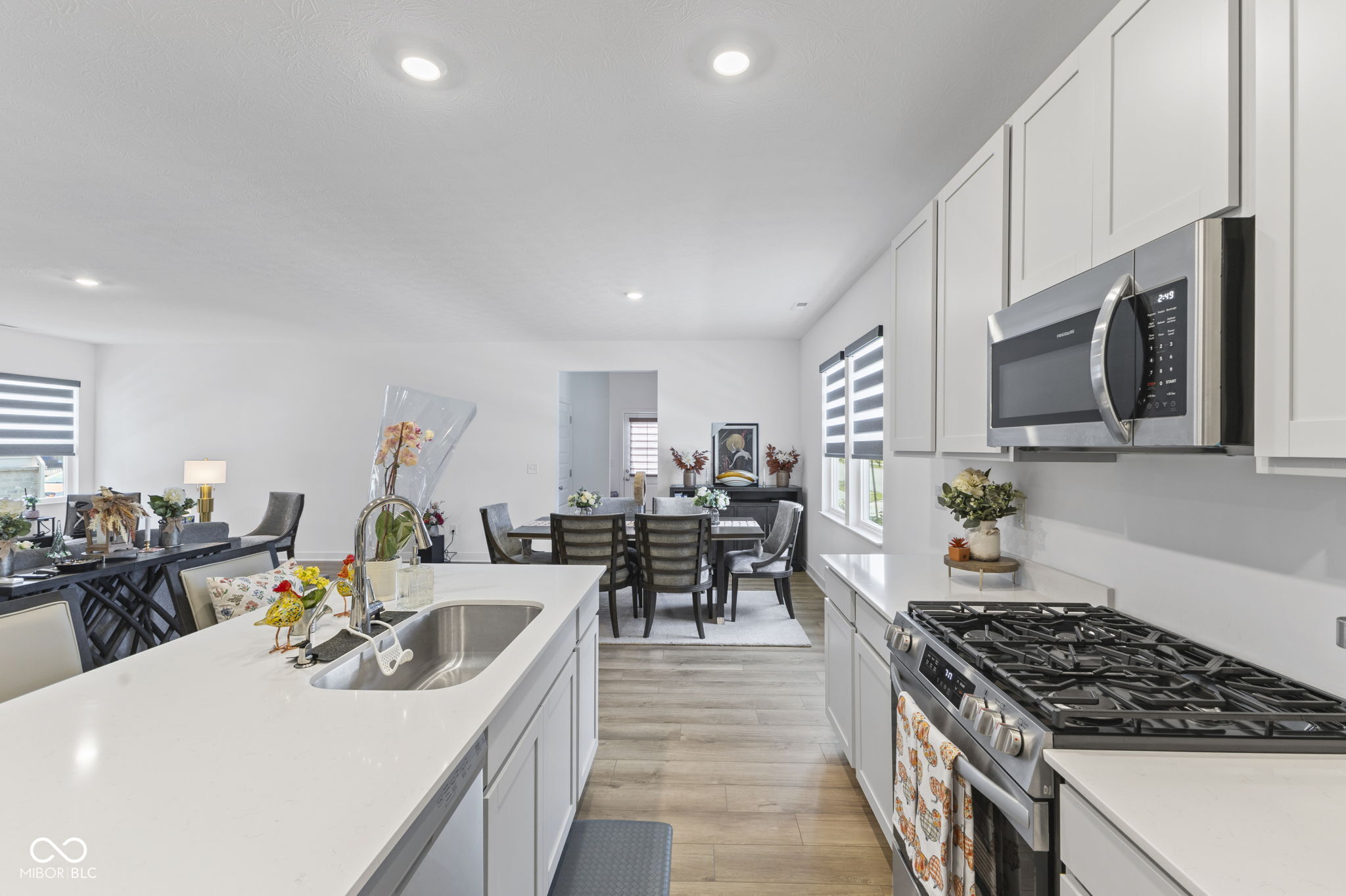 360 Lincoln Circle W