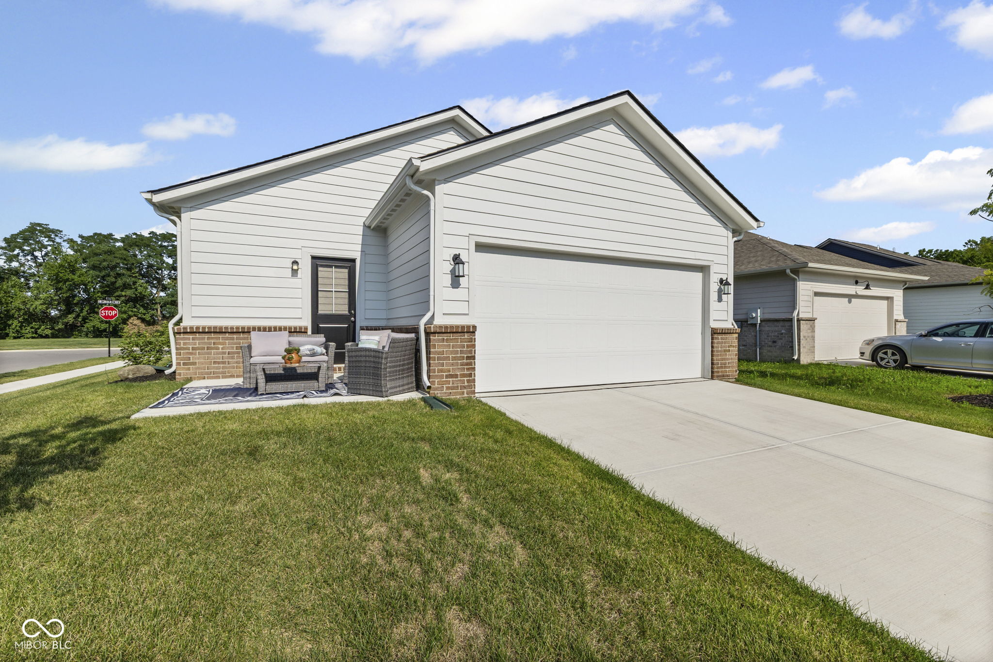 360 Lincoln Circle W