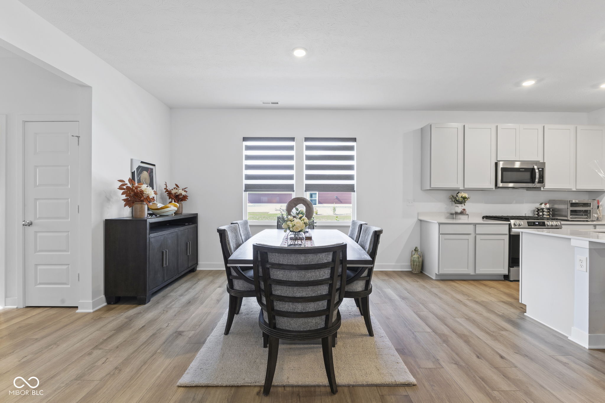 360 Lincoln Circle W