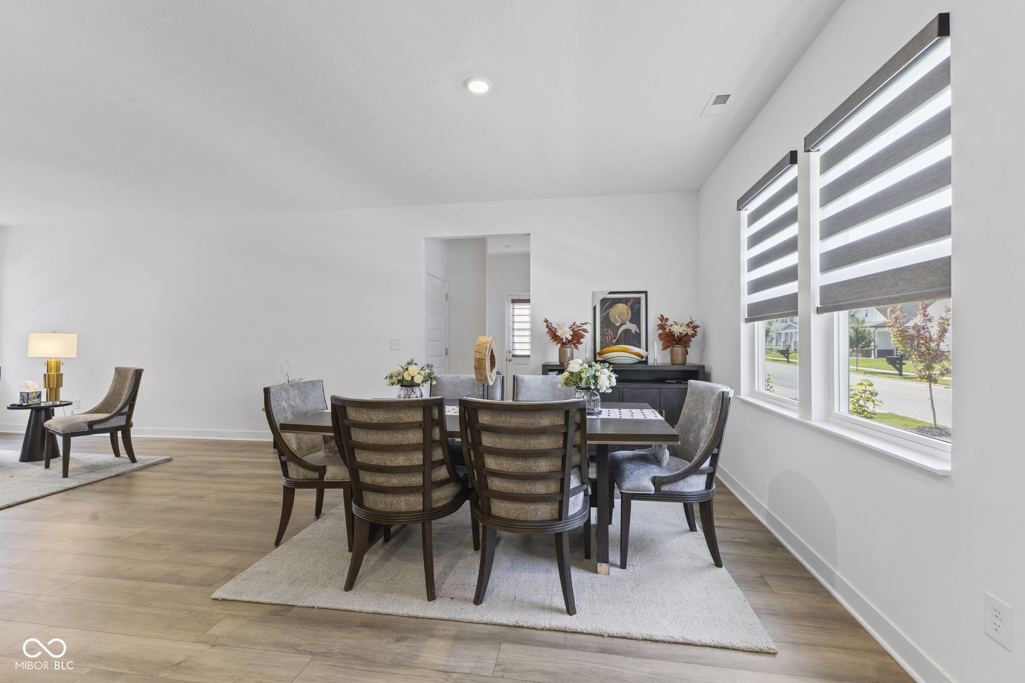 360 Lincoln Circle W