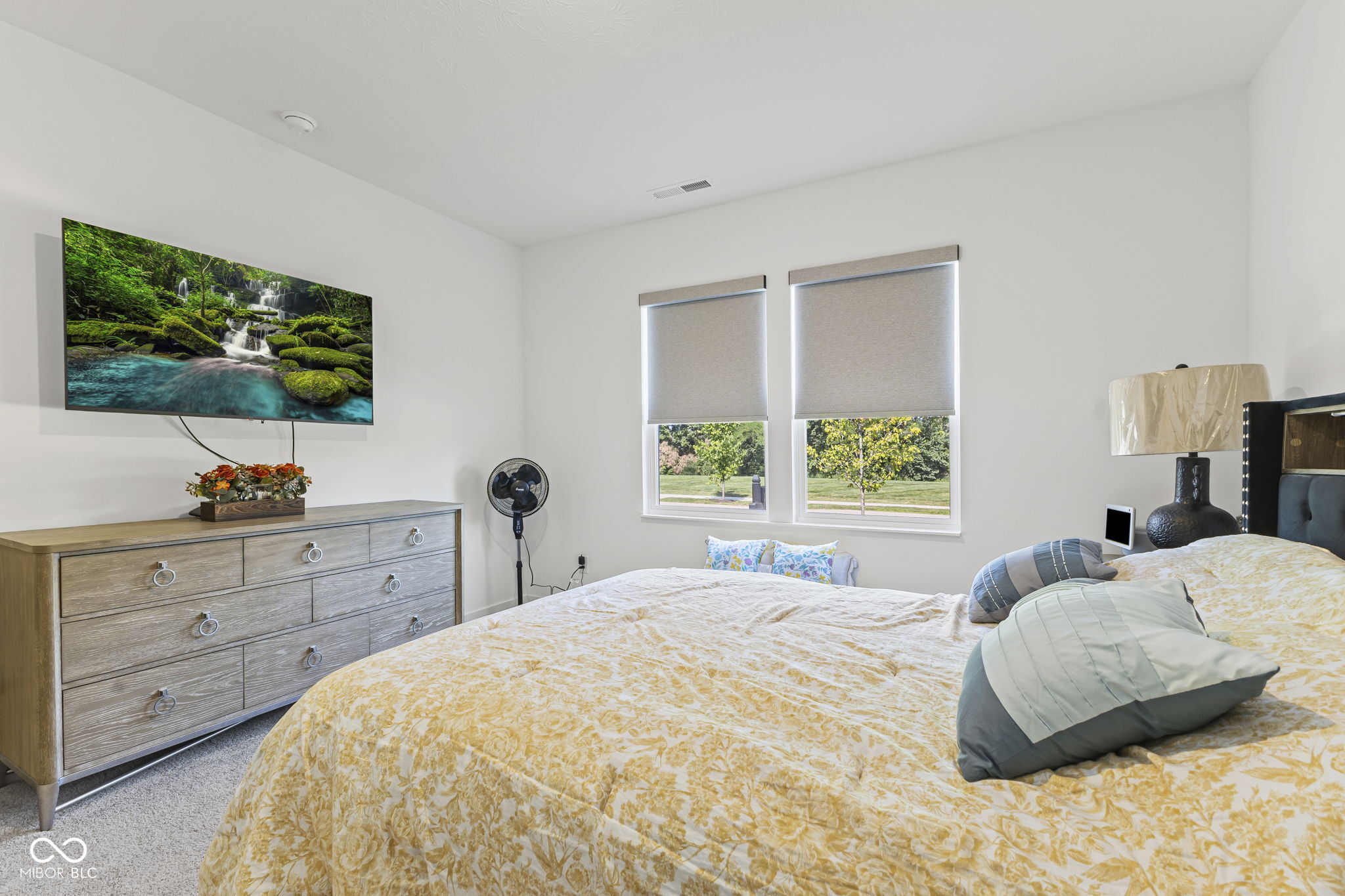 360 Lincoln Circle W