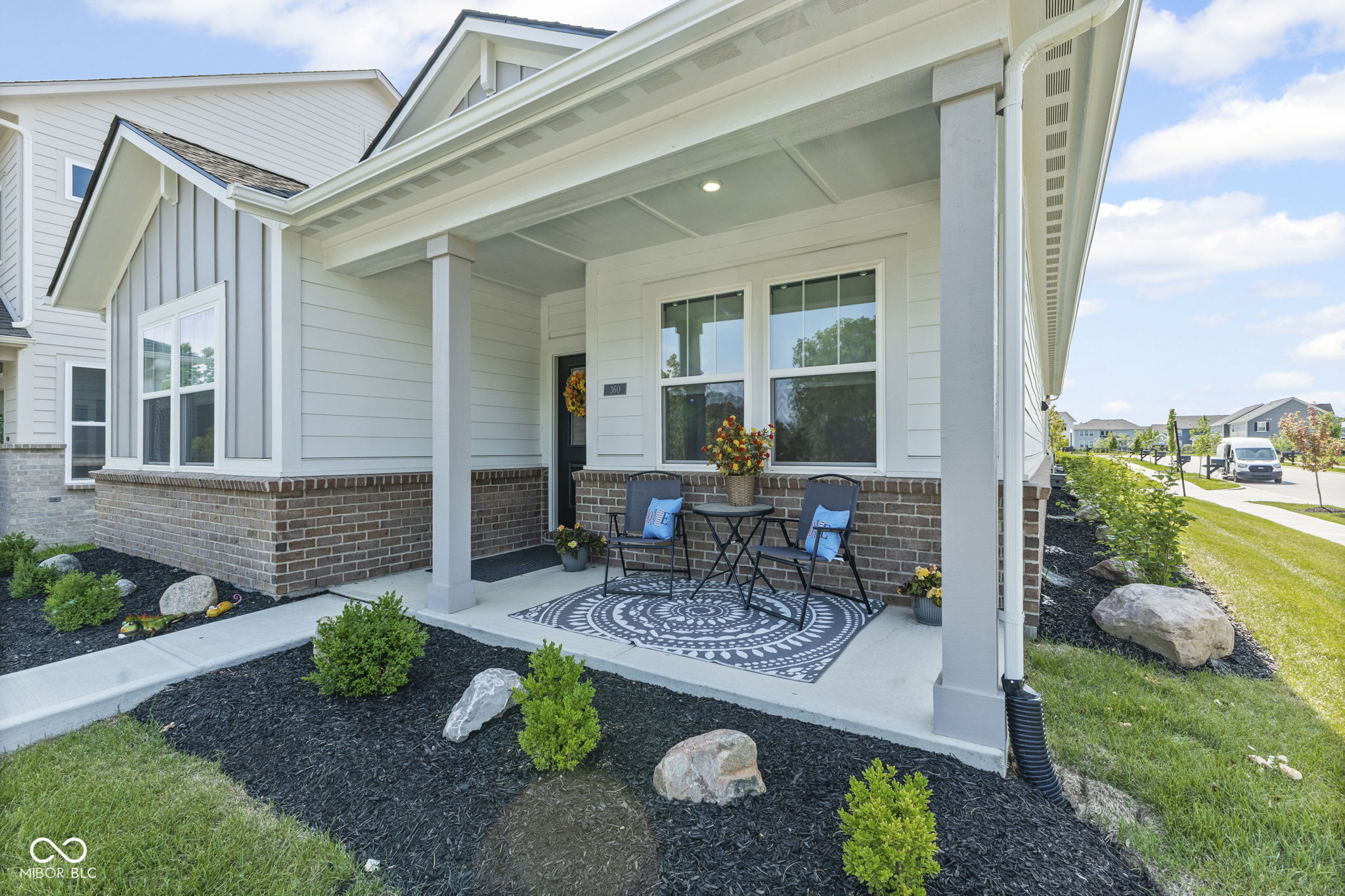 360 Lincoln Circle W