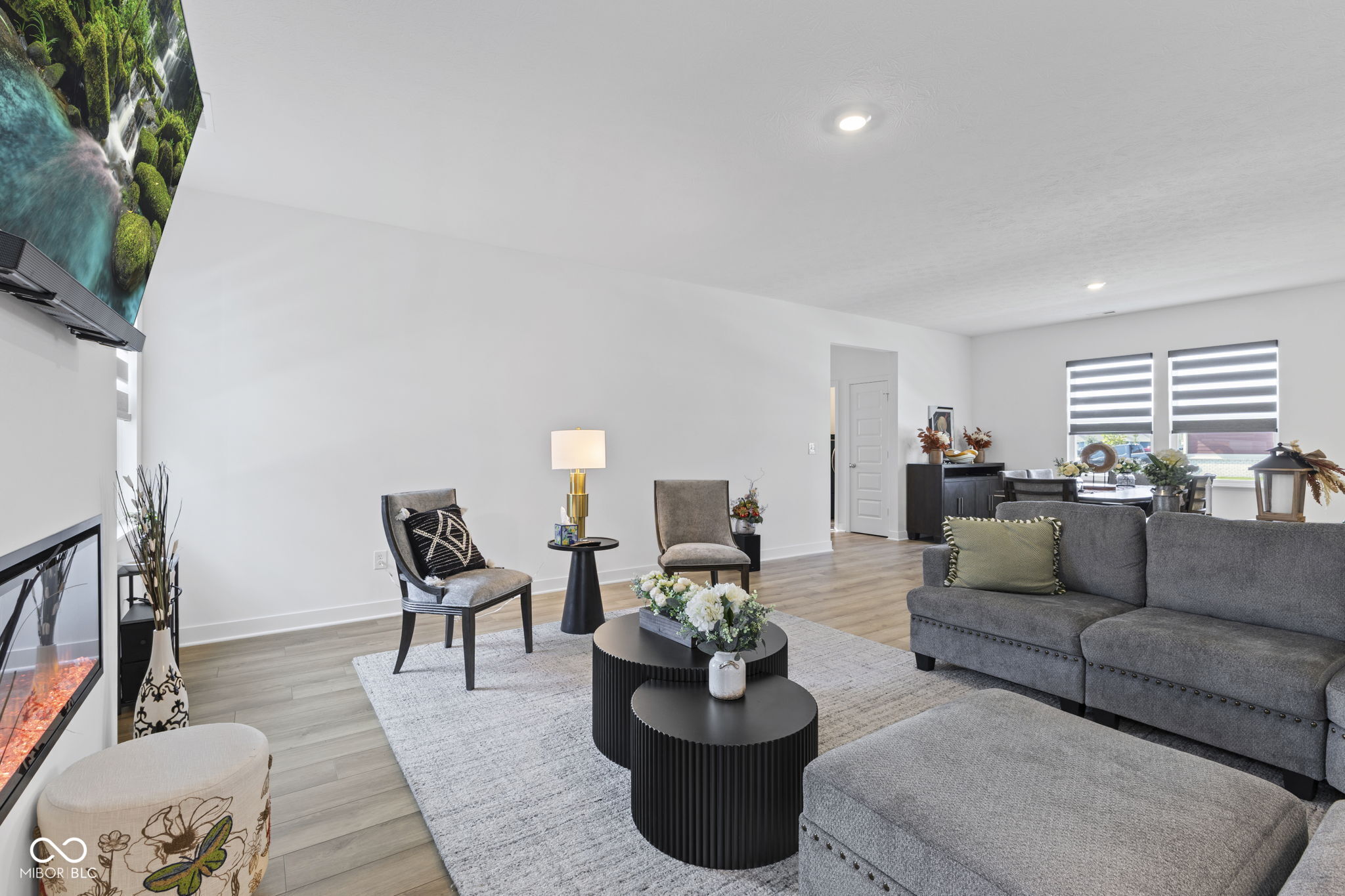 360 Lincoln Circle W