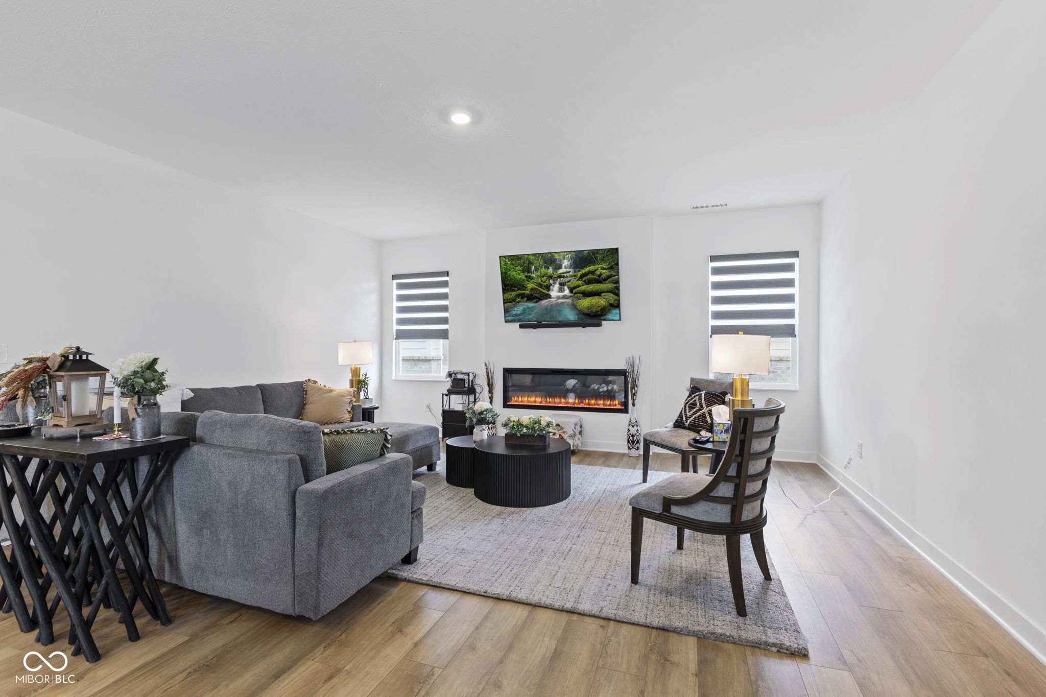 360 Lincoln Circle W