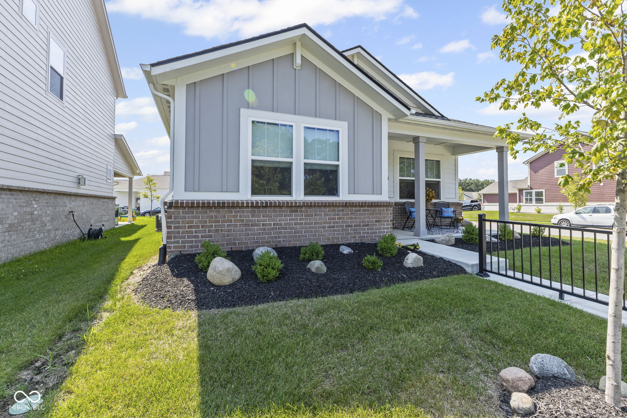 360 Lincoln Circle W