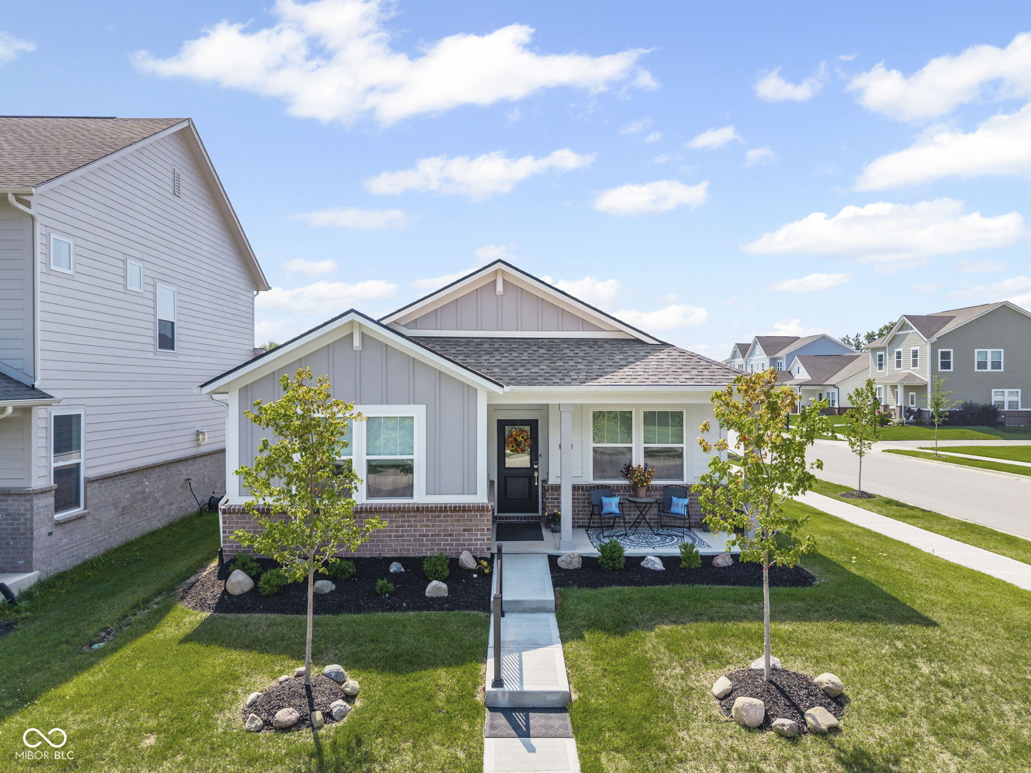 360 Lincoln Circle W