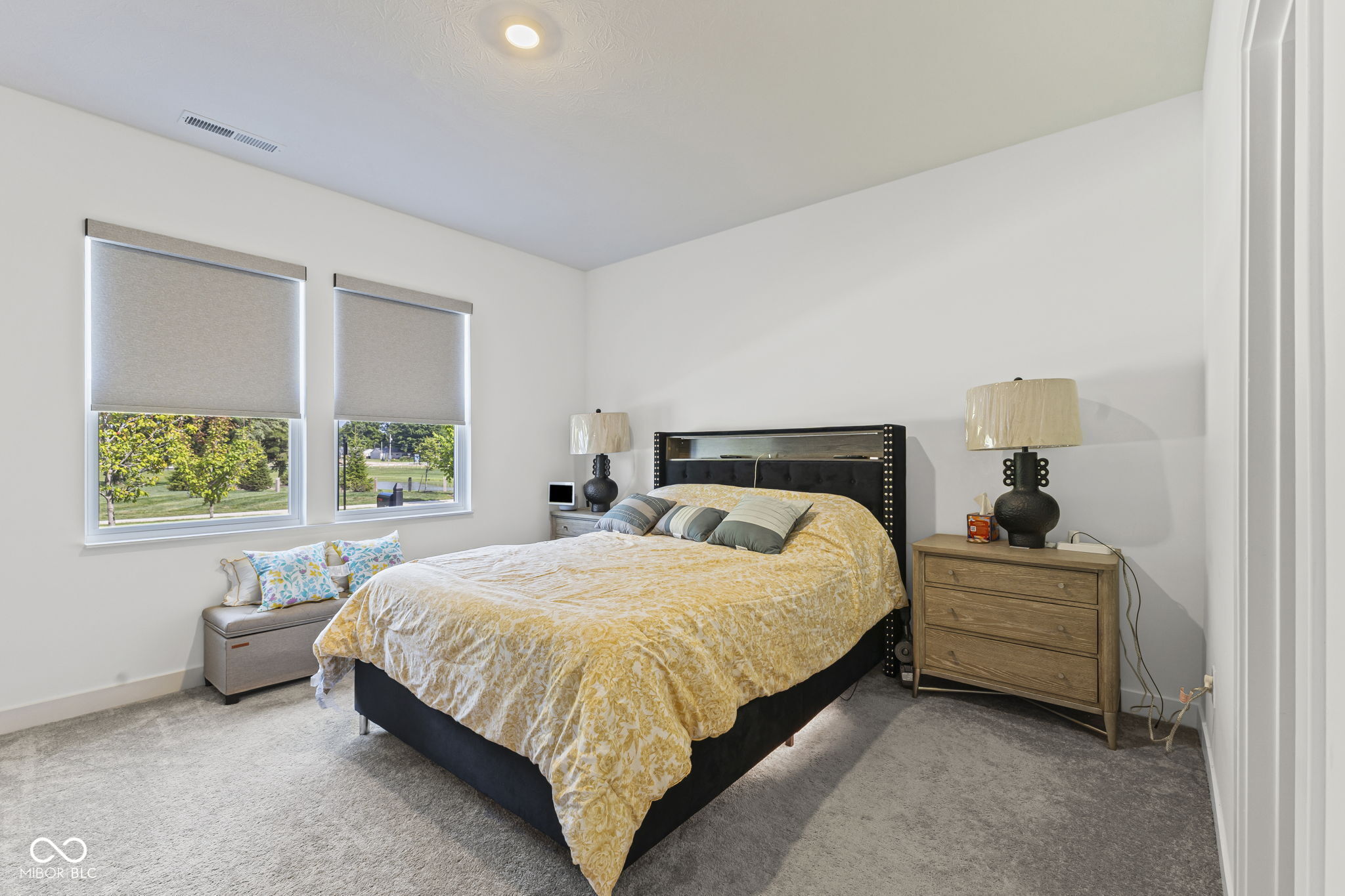 360 Lincoln Circle W