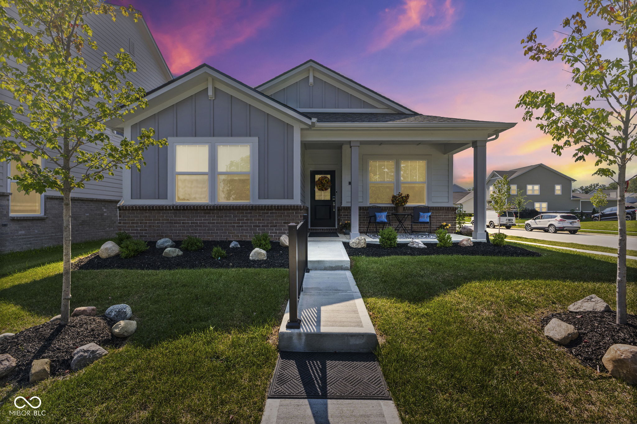 360 Lincoln Circle W