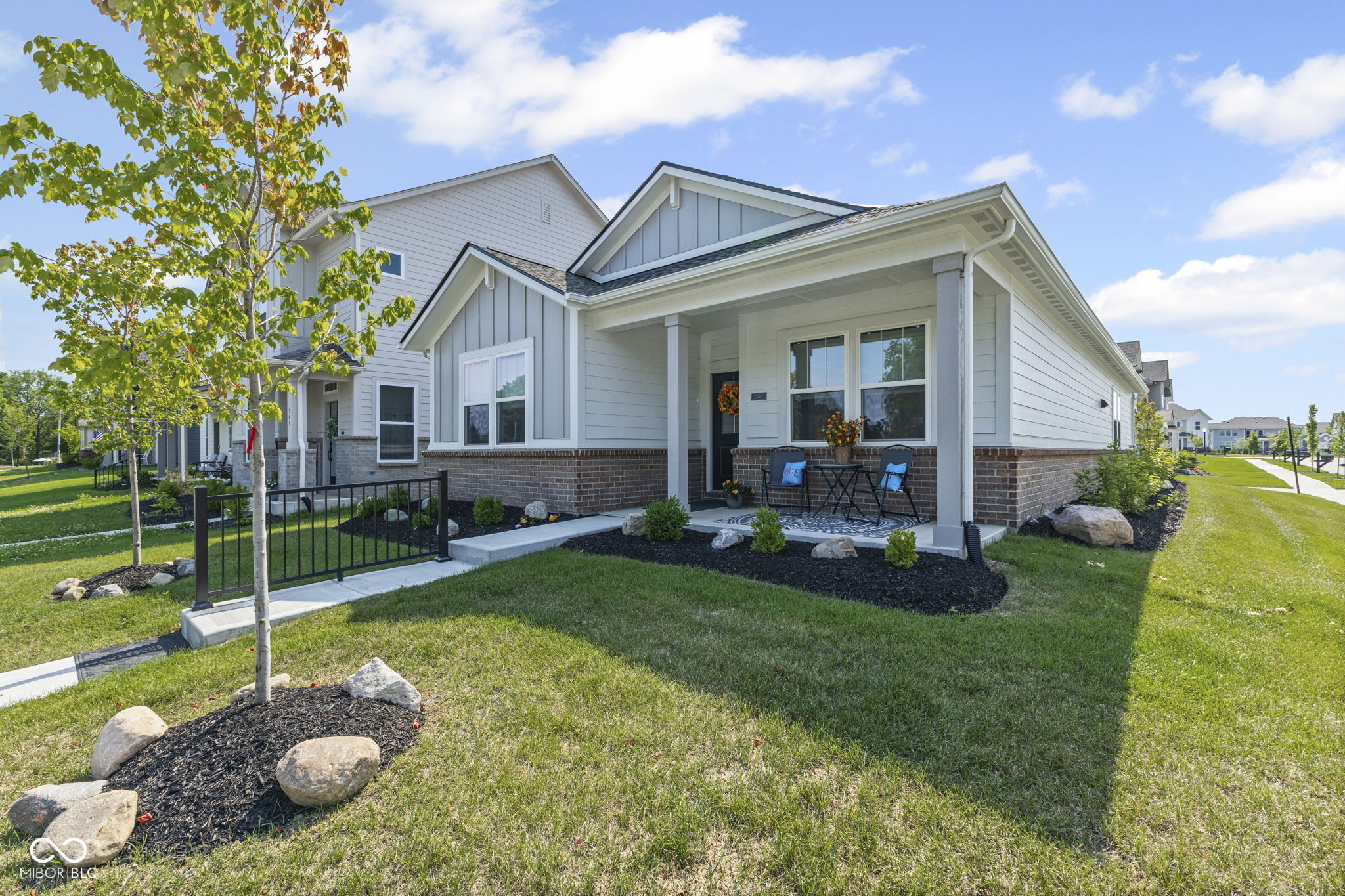 360 Lincoln Circle W