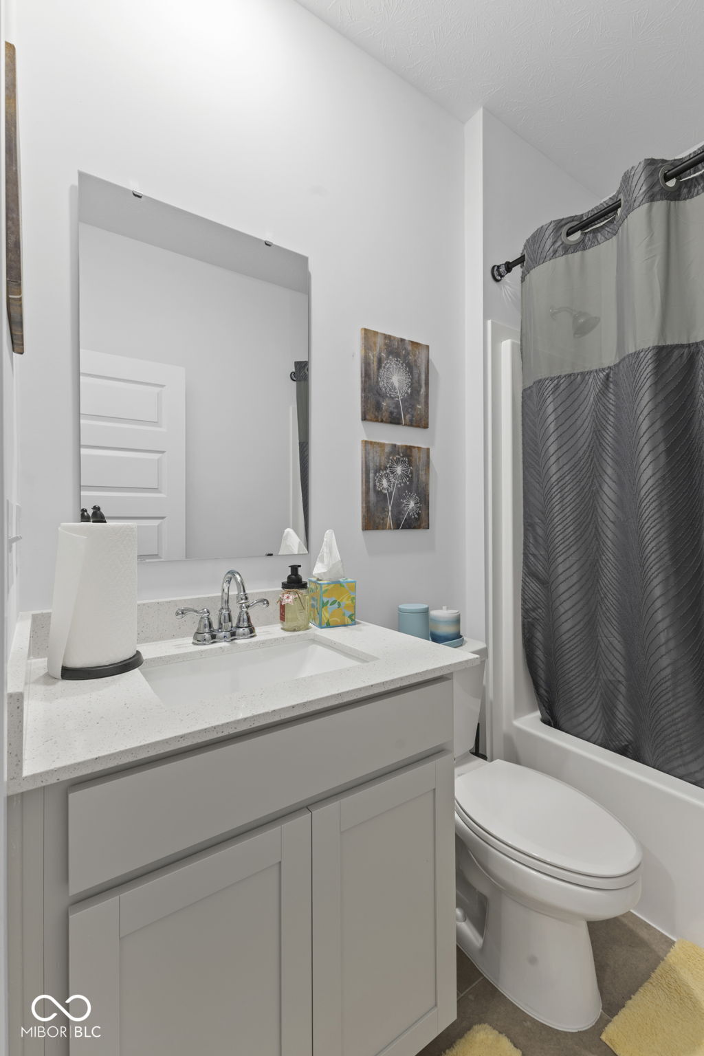 360 Lincoln Circle W