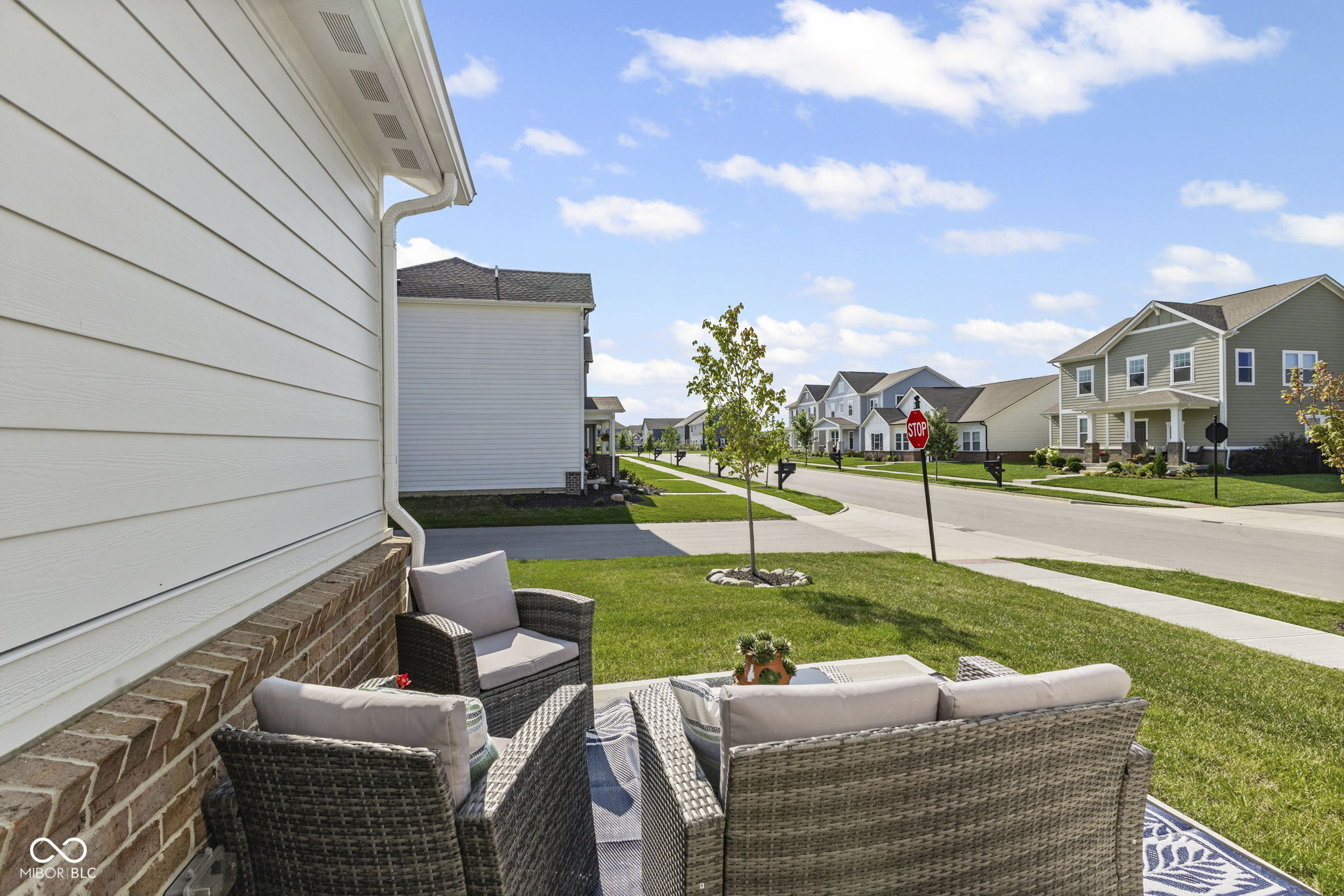 360 Lincoln Circle W