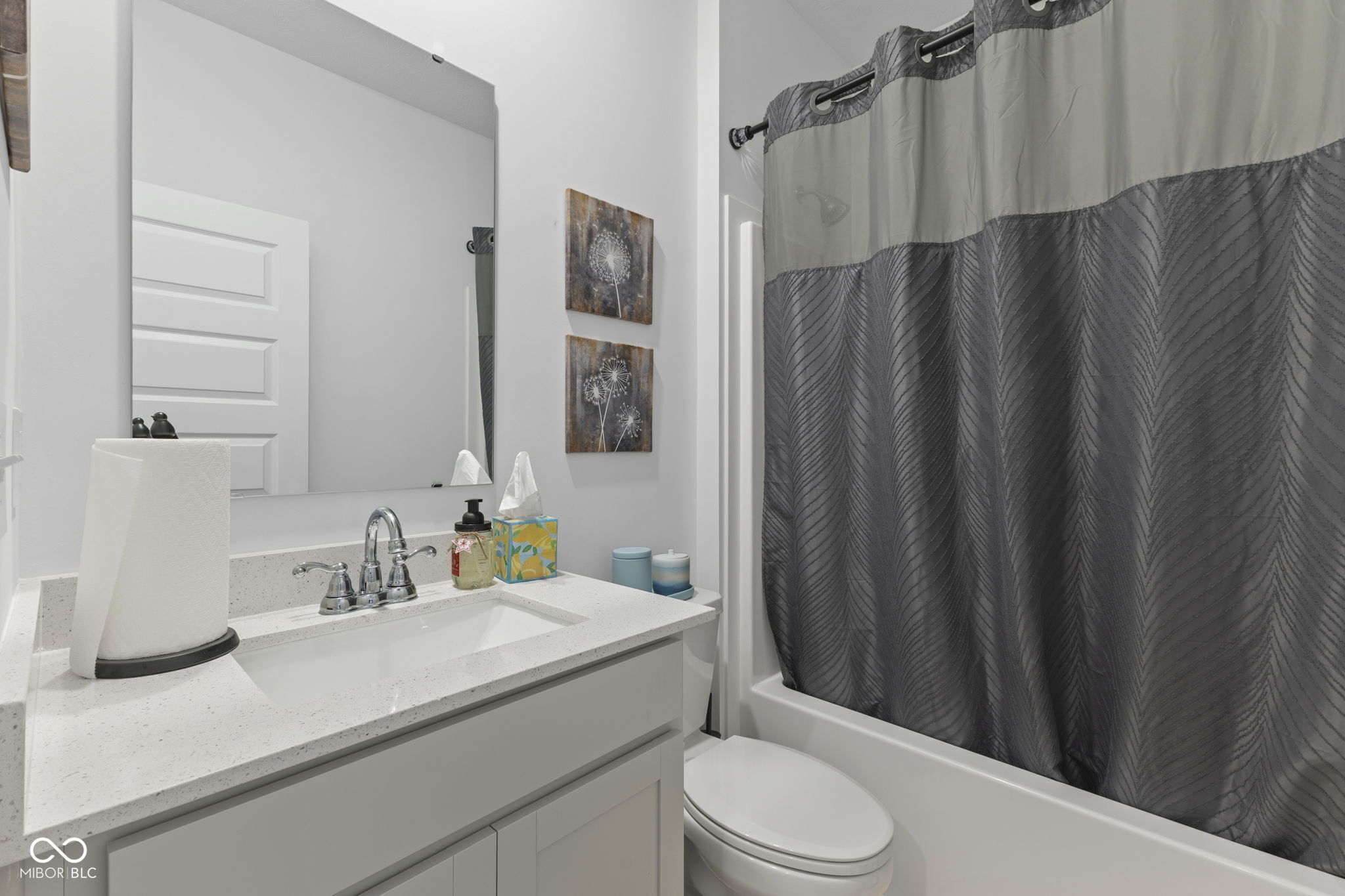 360 Lincoln Circle W