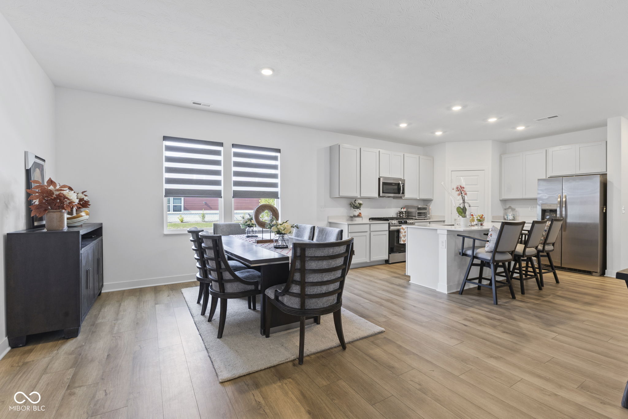 360 Lincoln Circle W