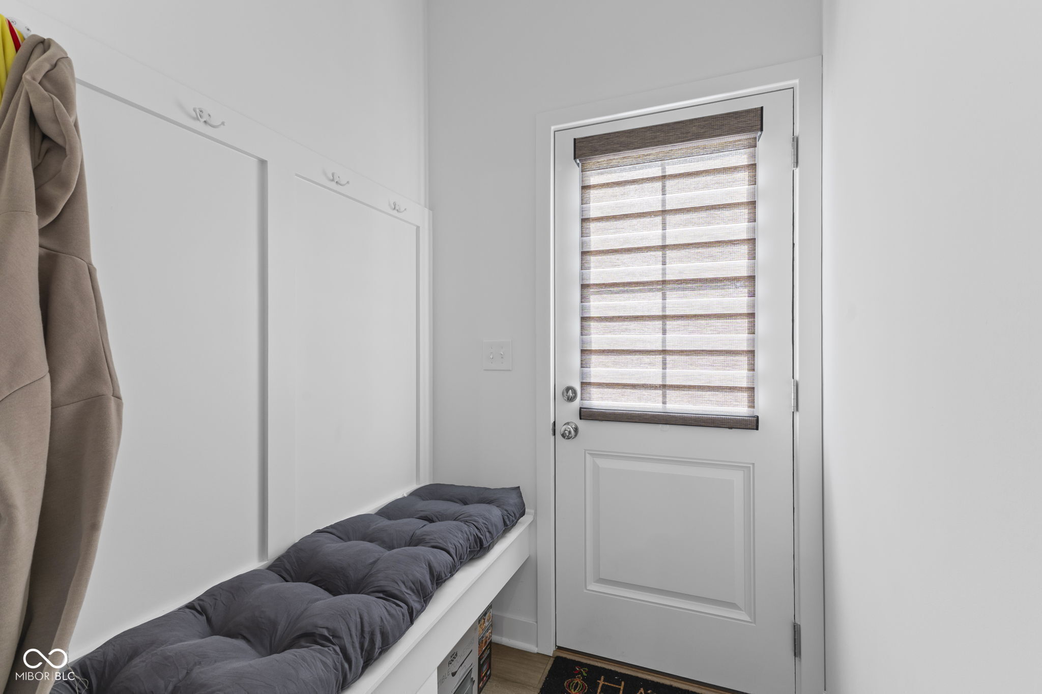 360 Lincoln Circle W