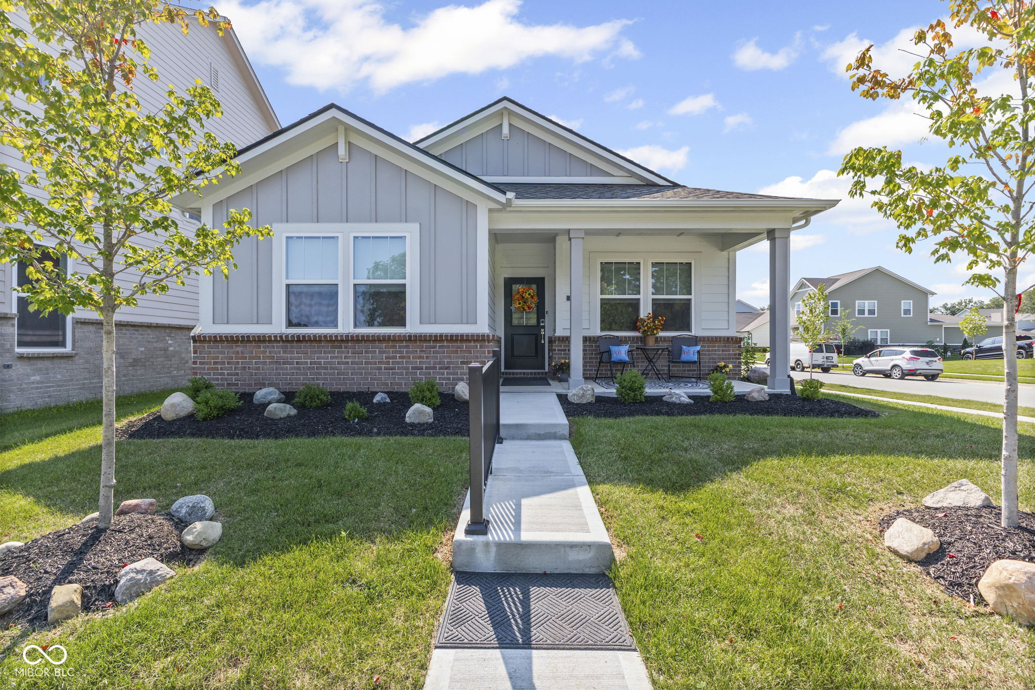 360 Lincoln Circle W