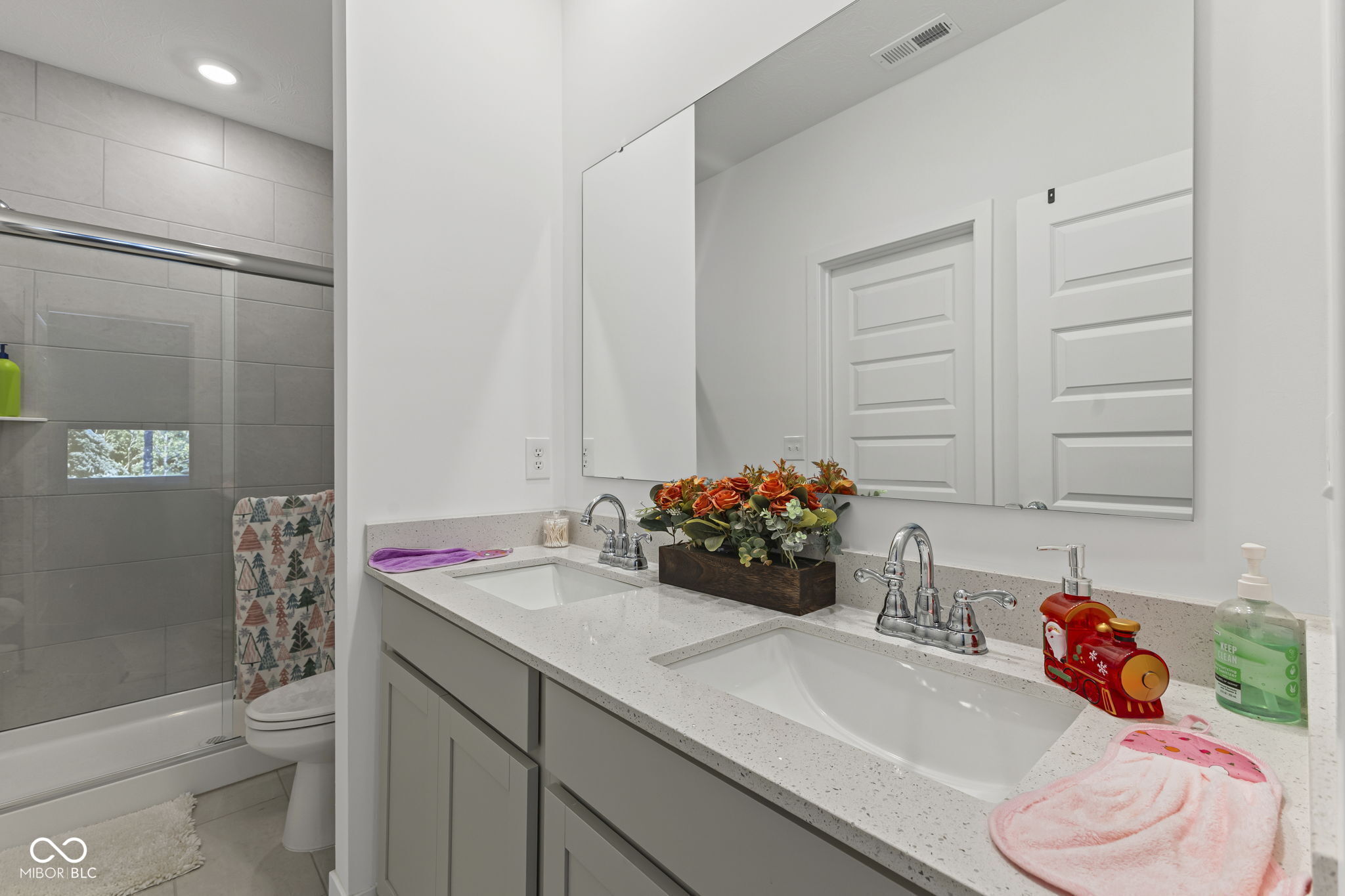 360 Lincoln Circle W