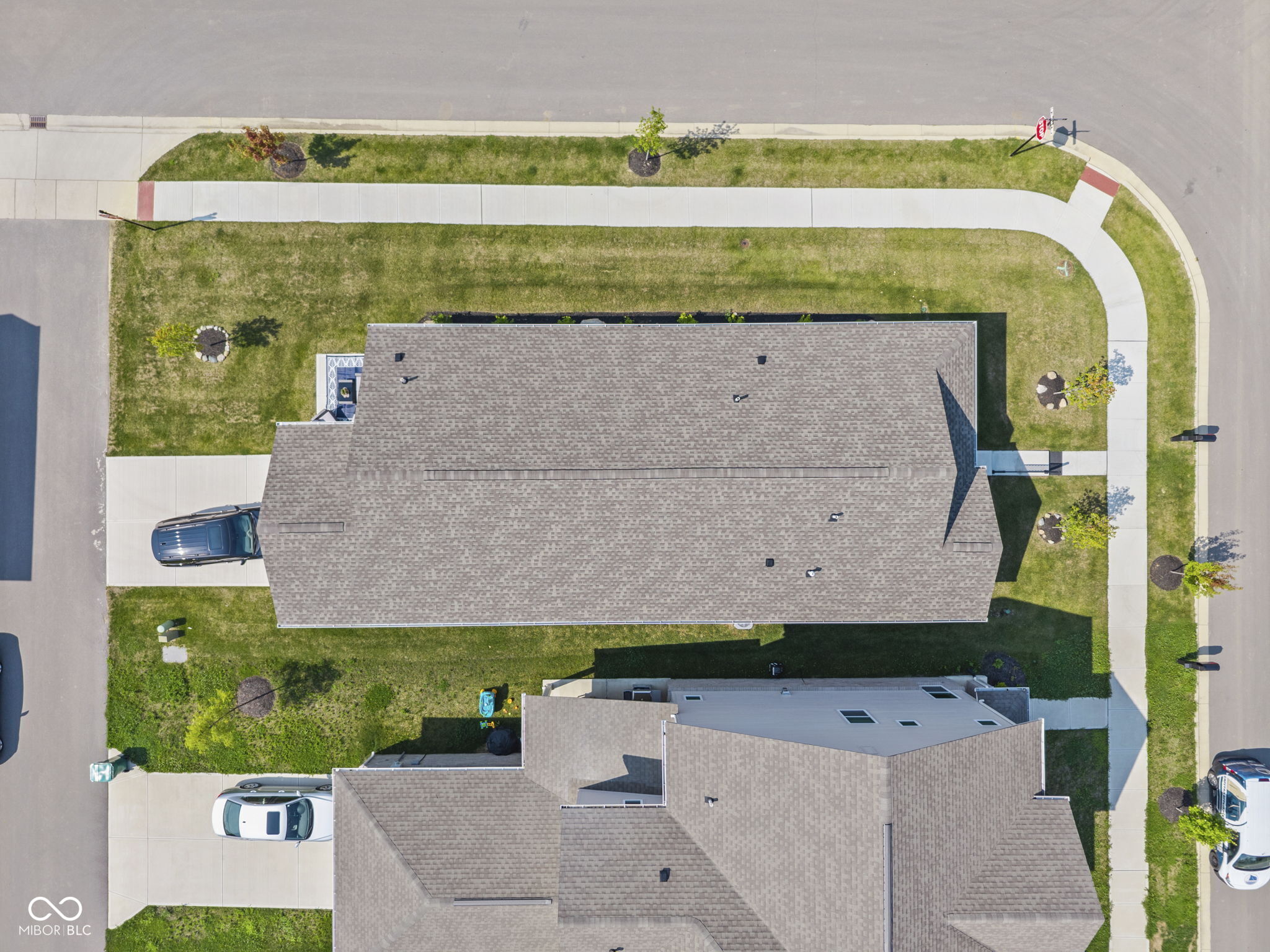 360 Lincoln Circle W