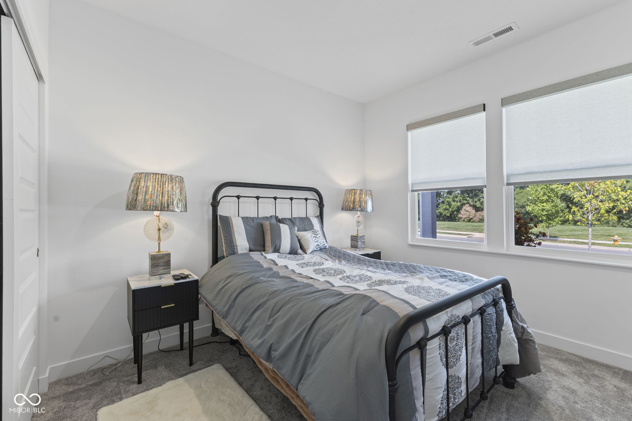 360 Lincoln Circle W